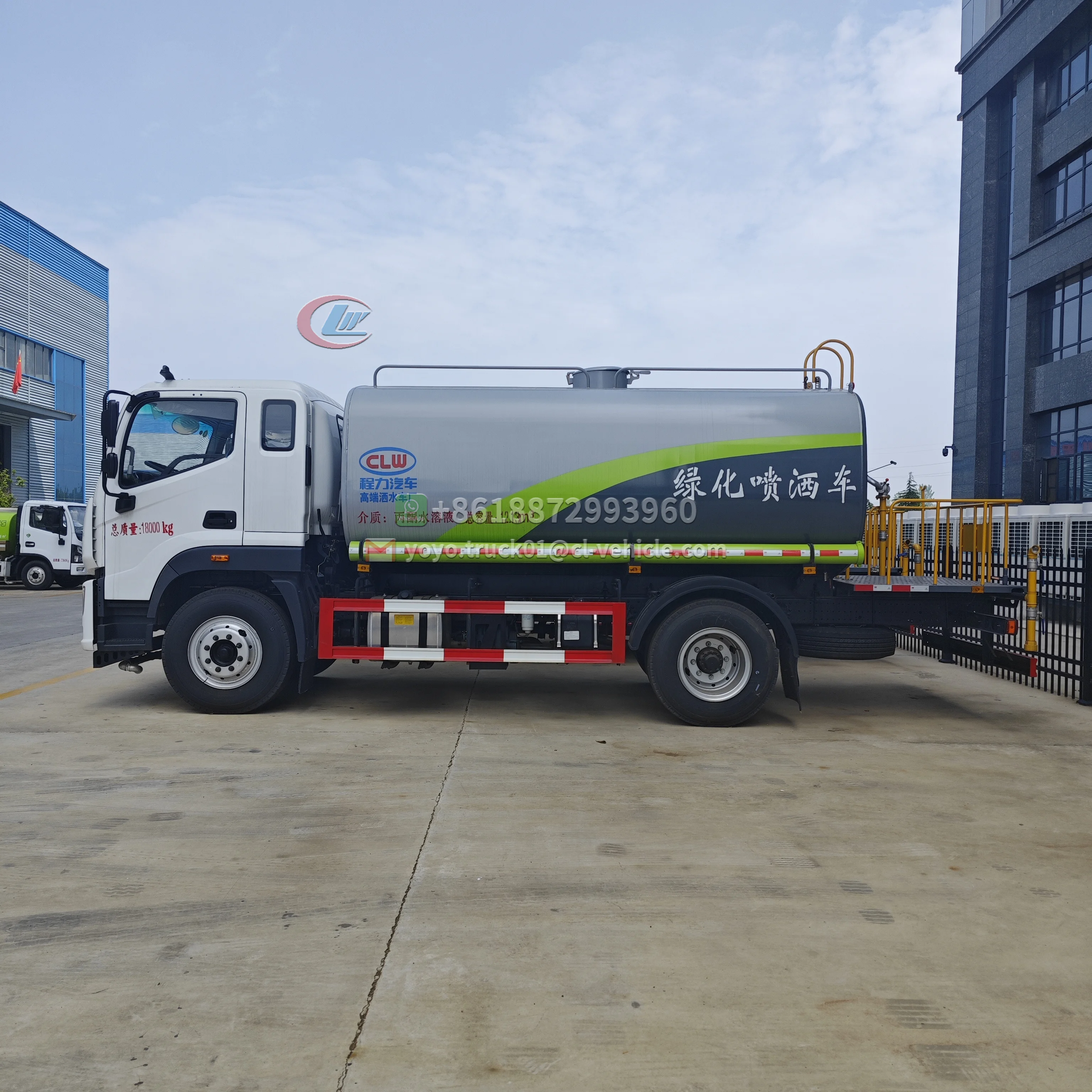 13000 Liter factory price Water Oil transport diesel petrol gasoline Fuel Tank Truck Tanker Trucks In Stock