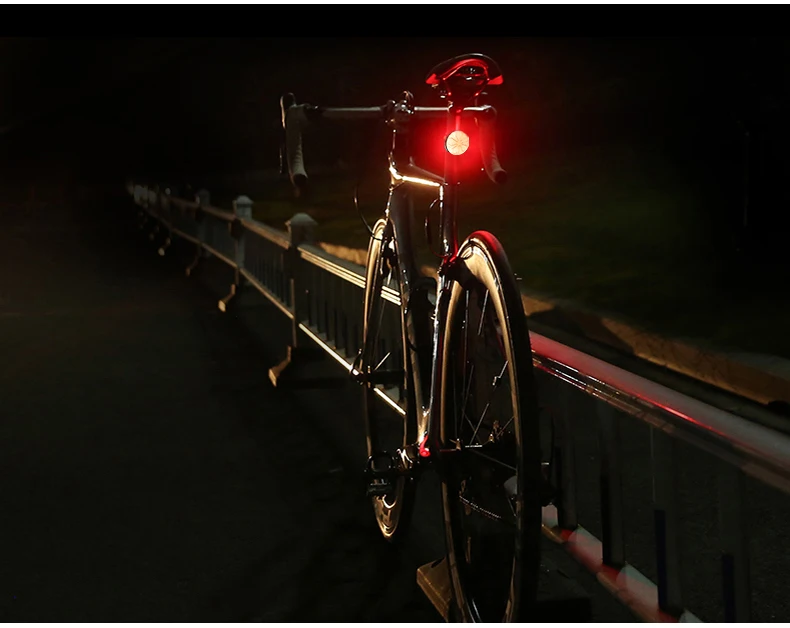 
2021Juego de luces de bicicleBright Bicycle Front And Tail USB Charging Lights Are Suitable For Night Riding Bicycle Lights set 