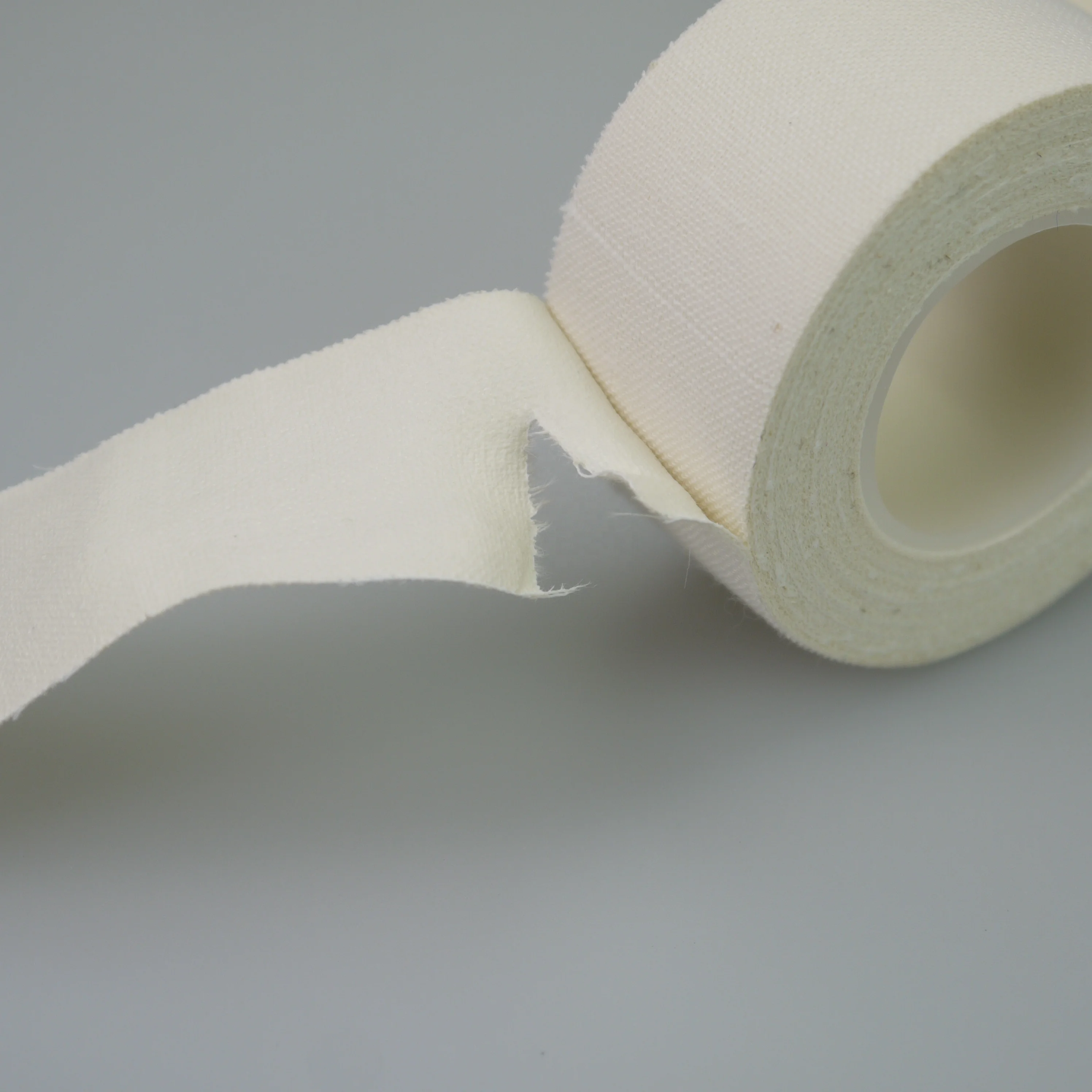White Colored Adhesive Zinc Oxide Tape for Medical Use