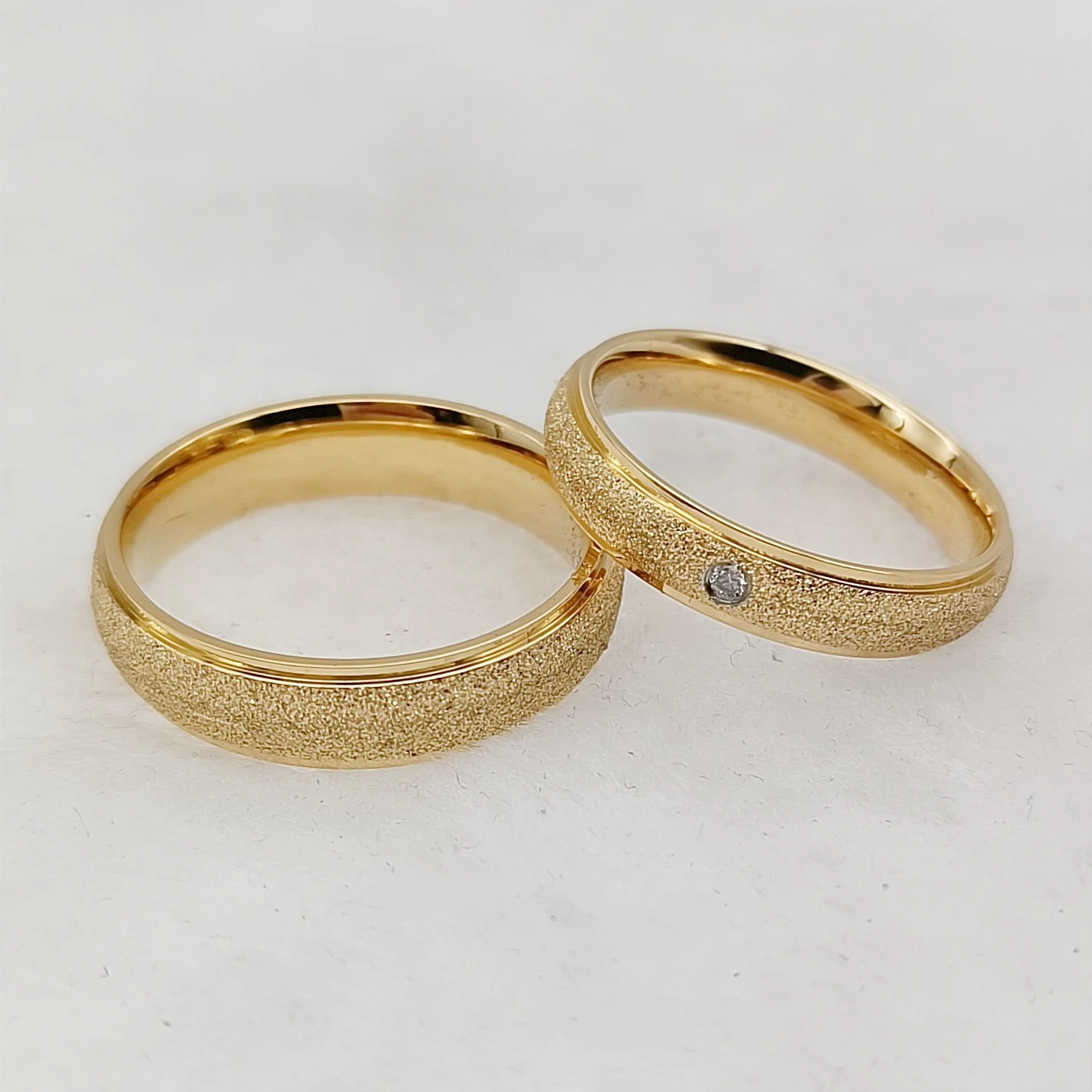 2024 new Design Frosted 24k gold plated Lovers Alliance wedding ring stainless steel jewelry couple Rings for women