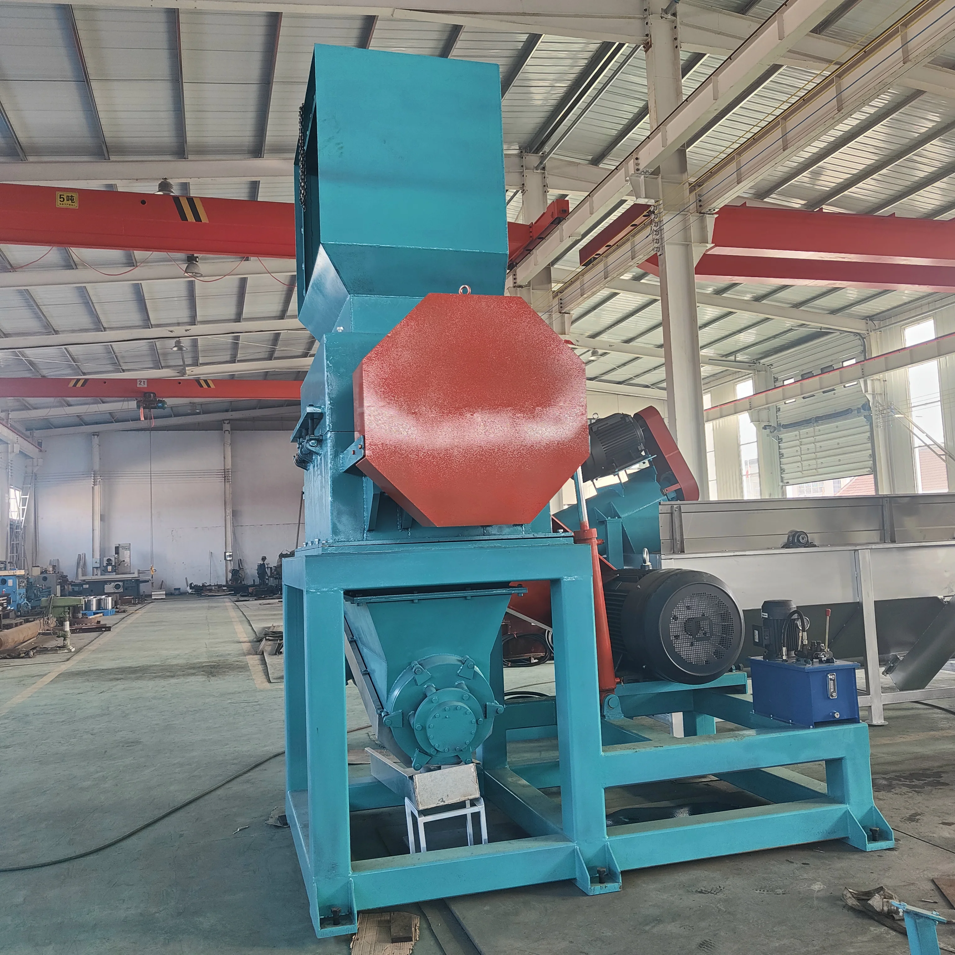 Large and small plastic waste crushing cleaning line mineral water bottle crusher equipment fruit basket leather pellet machine