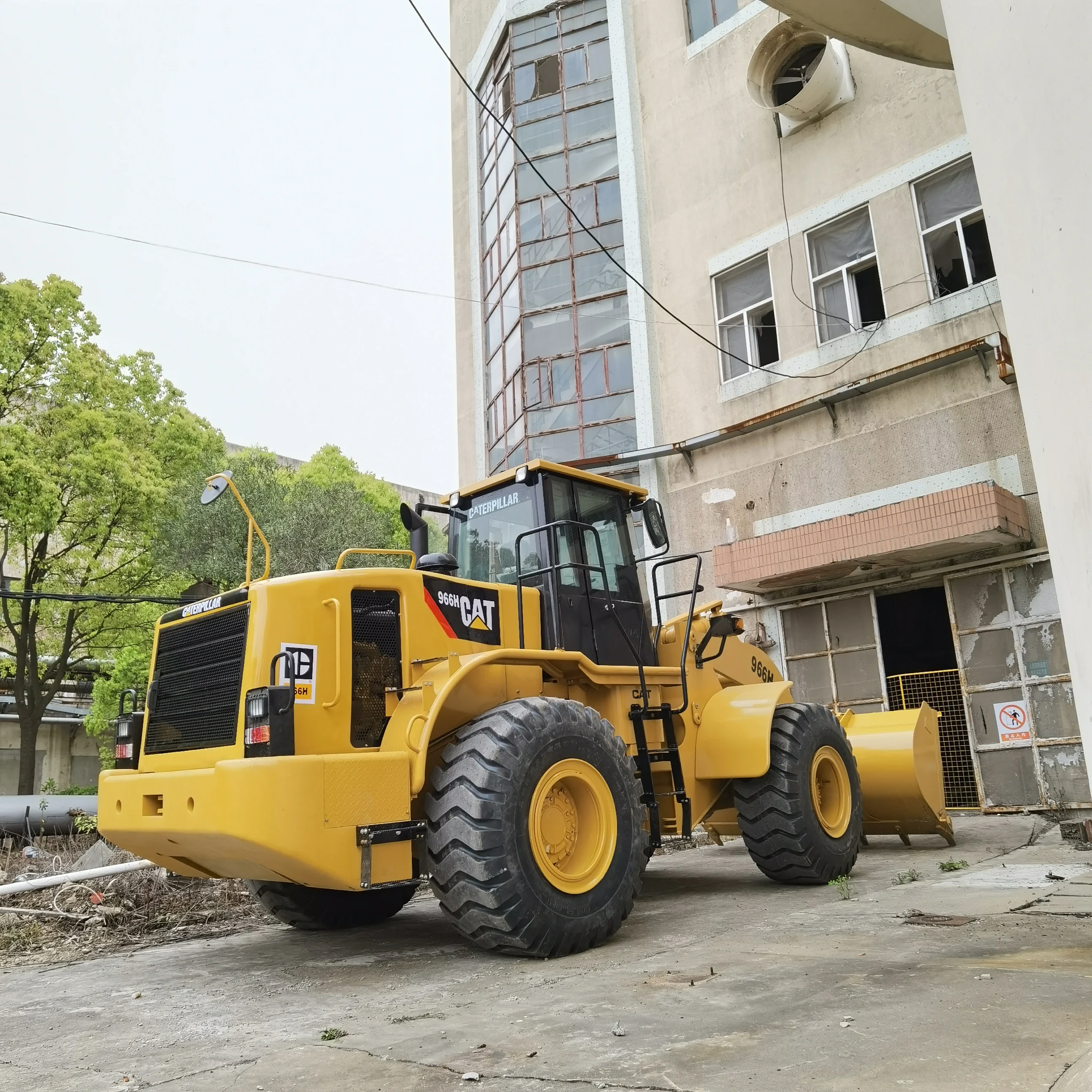 Колесный погрузчик Caterpillar 966H известный всемирно бренд Япония б/у CAT 966K 980G