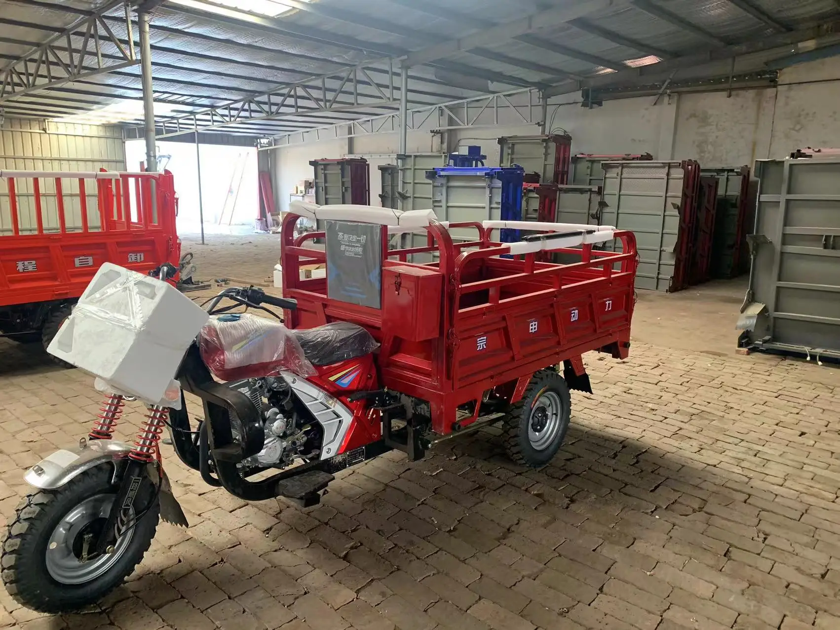 Hot Sale Water Cooled Engine 3 Wheel Cargo Tricycle Motorcycle Loading Tricycle Made In China For Commercial Use