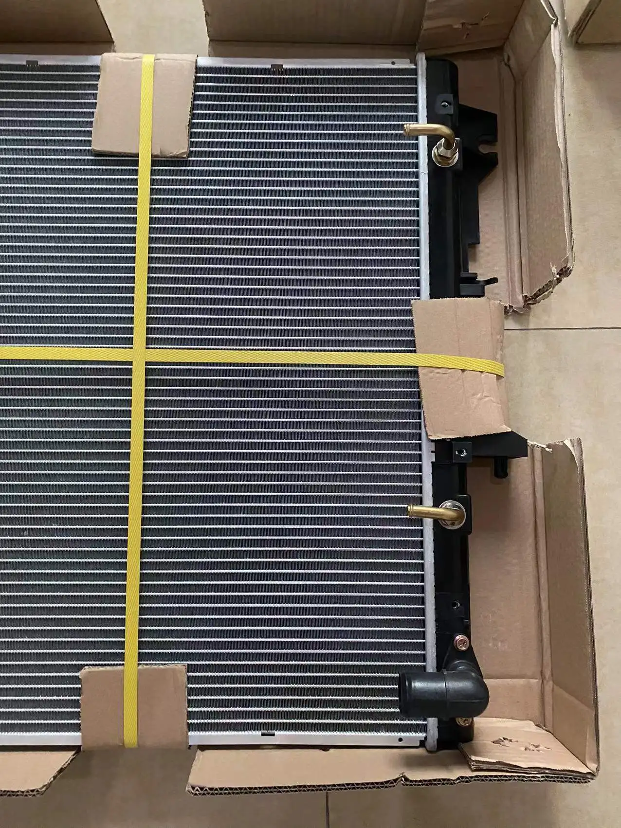 Wholesale auto parts radiator for 4D56T 1350A315