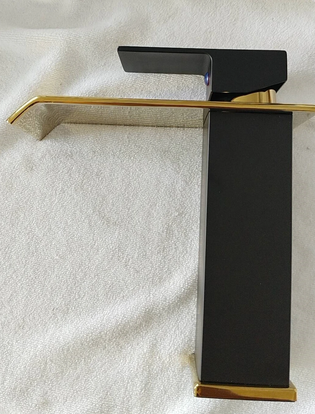 Bathroom Art Copper Brass Desk Mounted Bathroom Mixer Tap Black Gold Single Handle Ceramic Cold Hot Water Basin Faucet Table