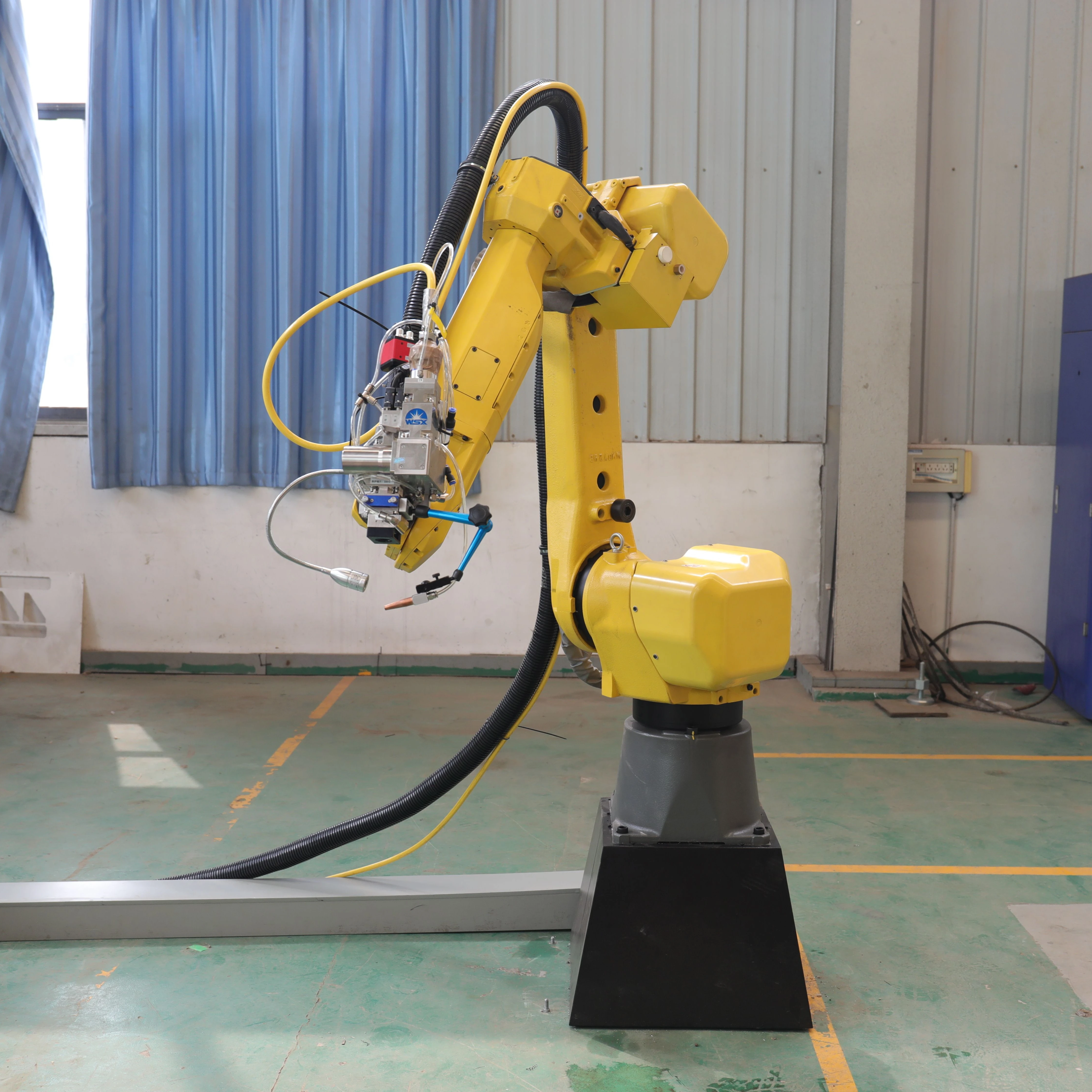 2022 NEW Gweike LW1800 3D Robot 1000W Fiber Laser Welding Machine for low price and high precision
