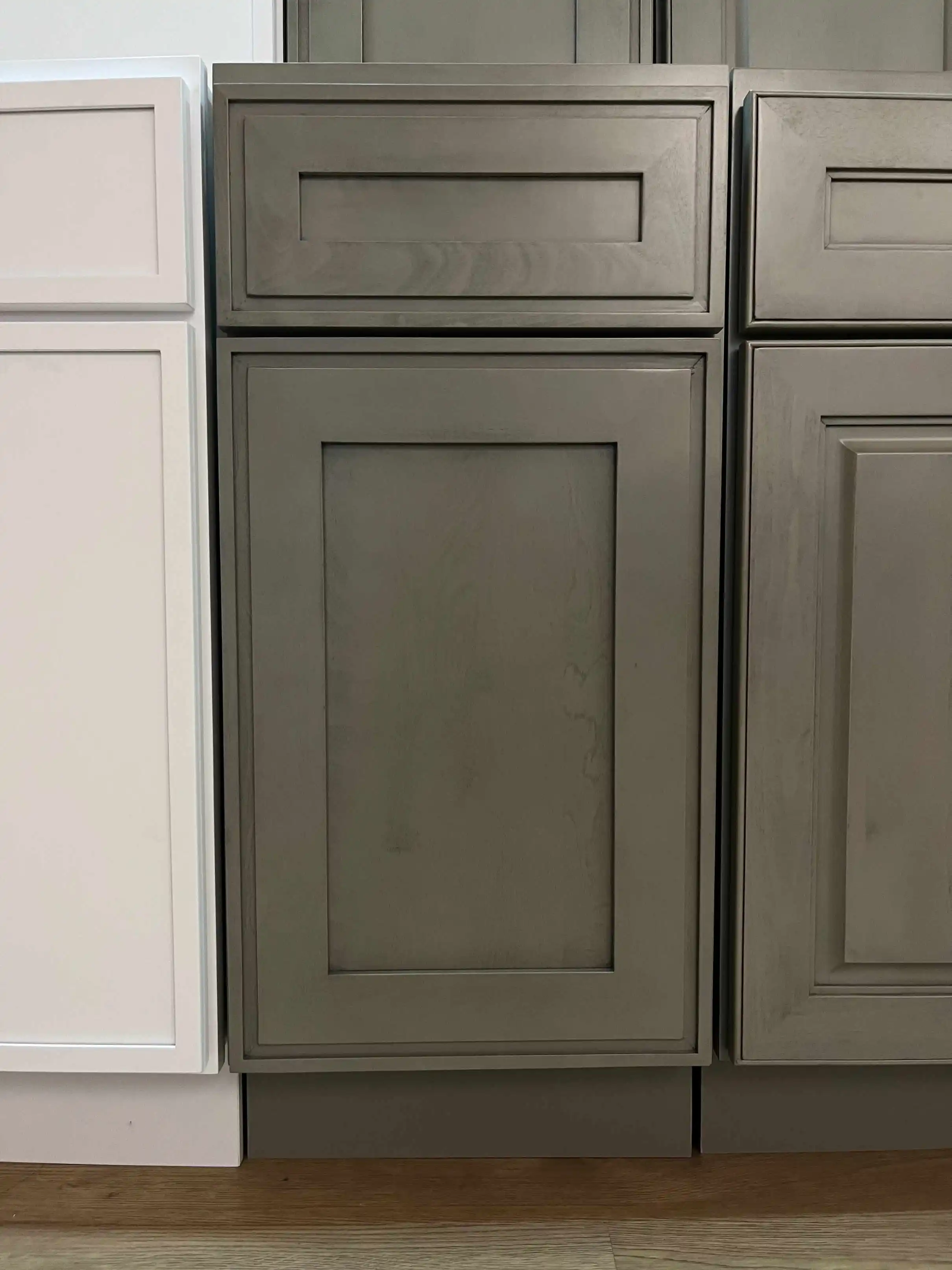 High Quality Customized White Lacquer Finished Soft Closing Classical Style RTA Kitchen Storage Cabinet