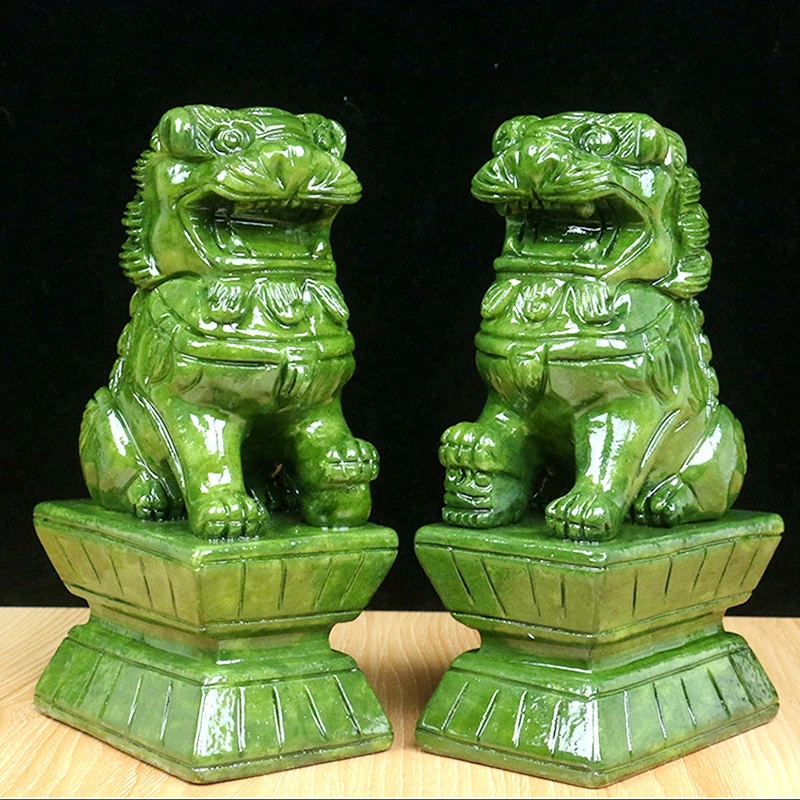 Hand Carved Green Jade Animal Carvings Green Jade Crystal Lion Climbing Lion for Home Decoration