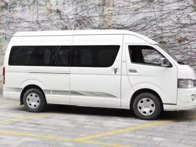Good Quality FREE SHIPPING 18-Seats Luxury HIACE Euro 2 Emission Standard Manual Diesel Van with 103kw Power