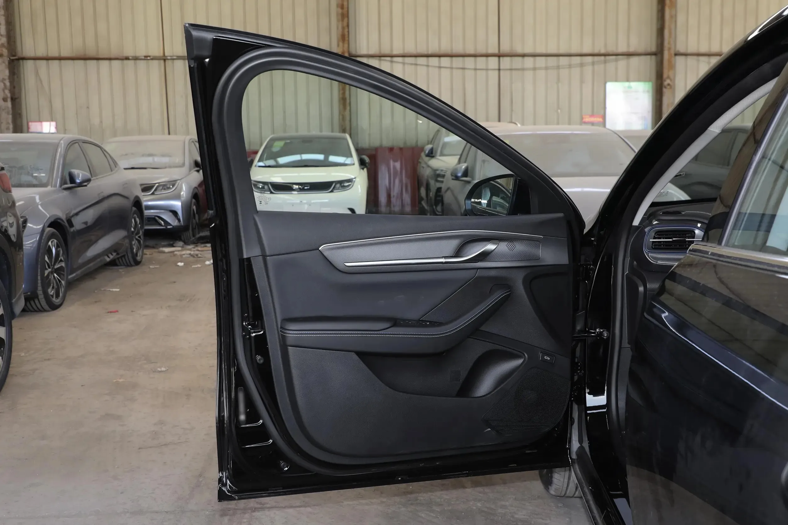 Купить Высокопроизводительные гибридные автомобили BYD King 4-дверный 5-местный седан новые энергетические произведенные в Китае