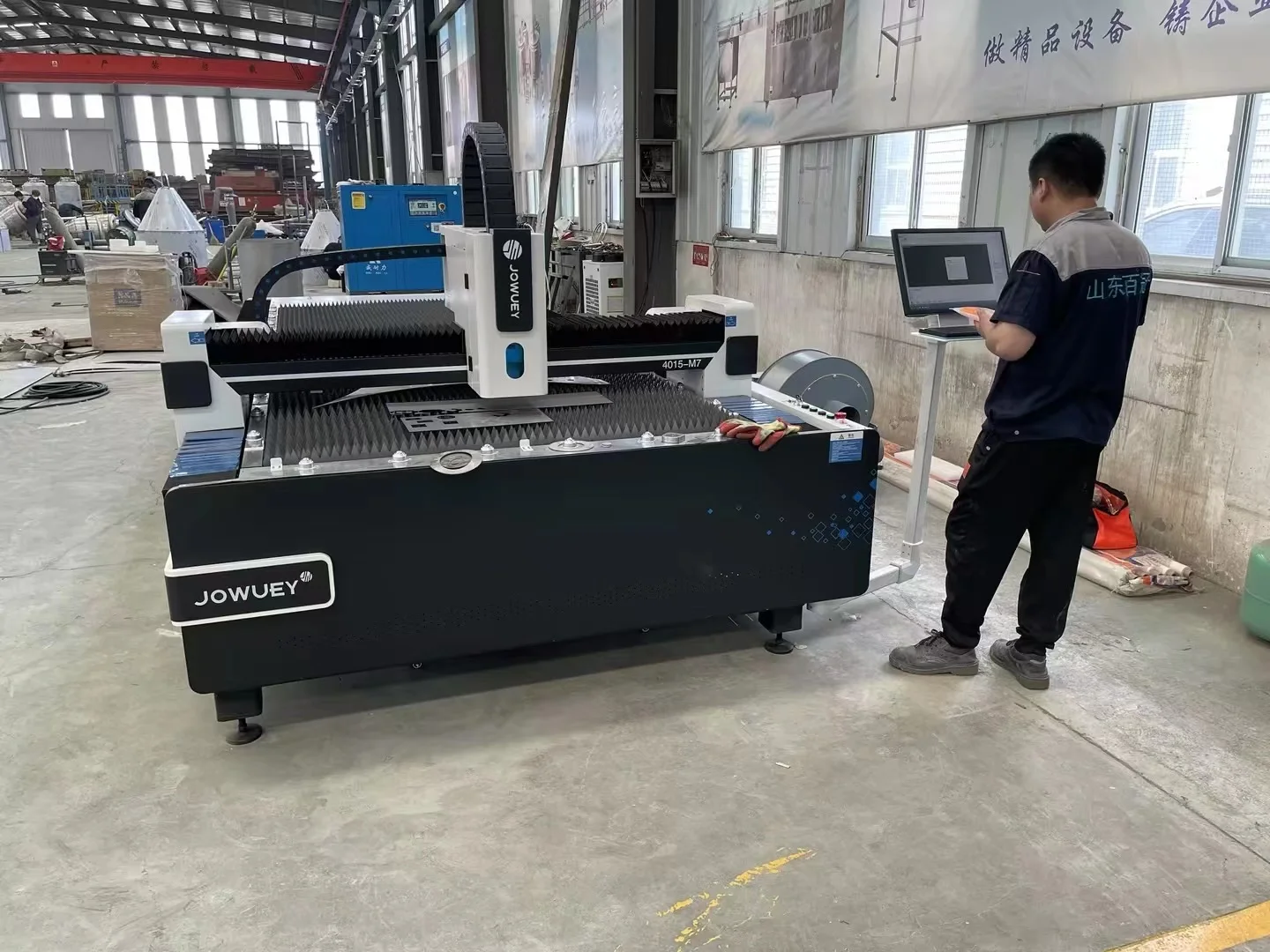 Factory price 4015  3015 1530 3000W  fiber cutting machine cut gold silver brass bronze carbon steel stainless steel metal sheet