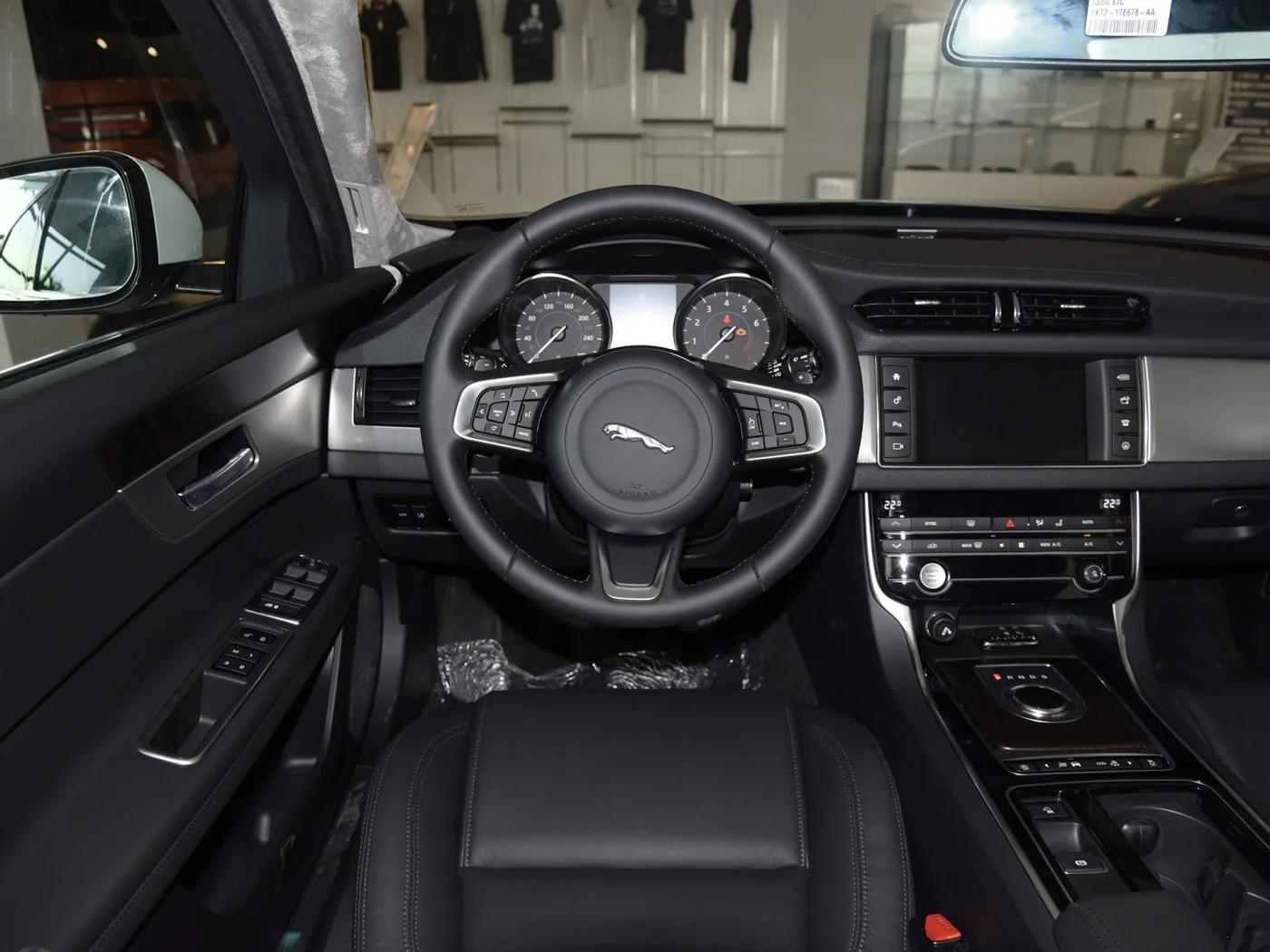 Jaguar XFL 2.0T 200ps Gasoline Car 2WD Sedan with Cruise Control Electric Sunroof Camera Black 2019 Leather Turbo Dark Automatic