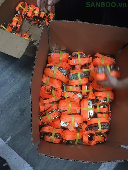 Best Selling 0.8 Ton Ratchet Straps Premium Heavy-Duty Load Securement 2.5 cm Wide Safe Transportation Polyester Belt