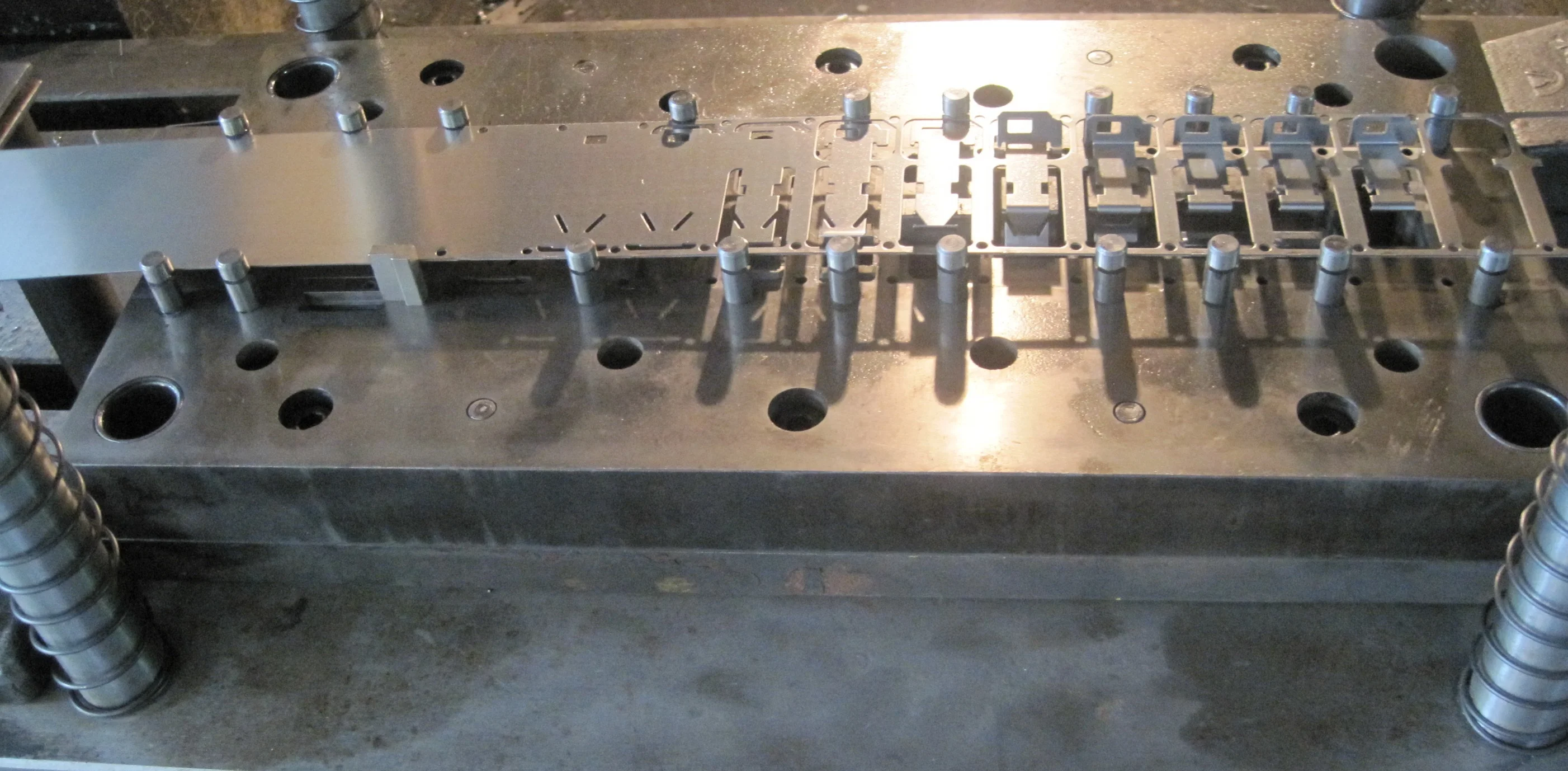 Custom Sheet Metal Stamping Deep Drawing Tube Bending Welding Laser Cutting Service Precision Mold Stamping Part Housing Frame
