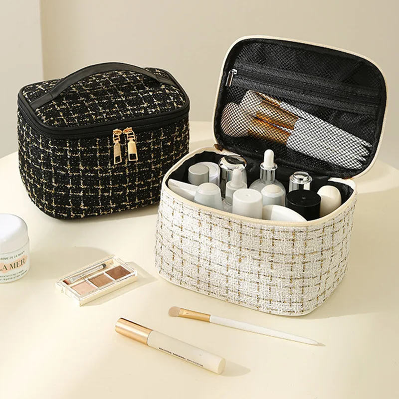 Luxury Custom Travel Makeup Bag Clear Large Capacity Storage Handheld Fashionable Design Ideal for Daily Use and Travel