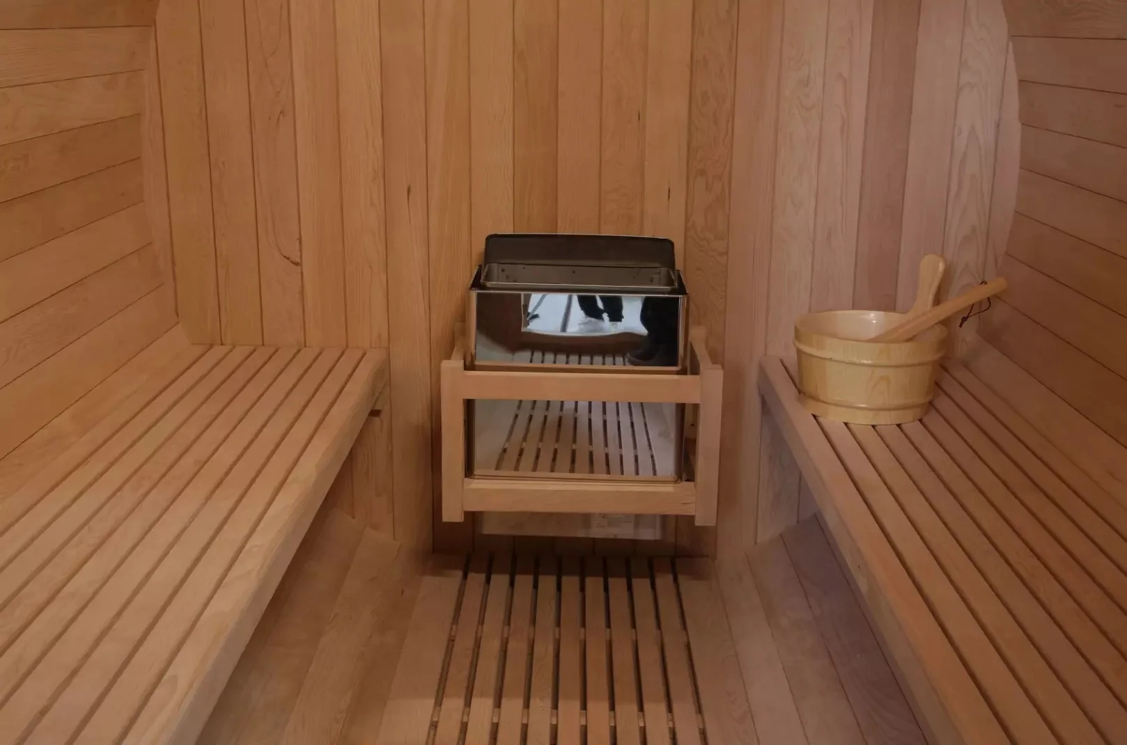 2024 hot selling hemlock / cedar outdoor steam barrel sauna room traditional sauna with heater accessories 4-5 people