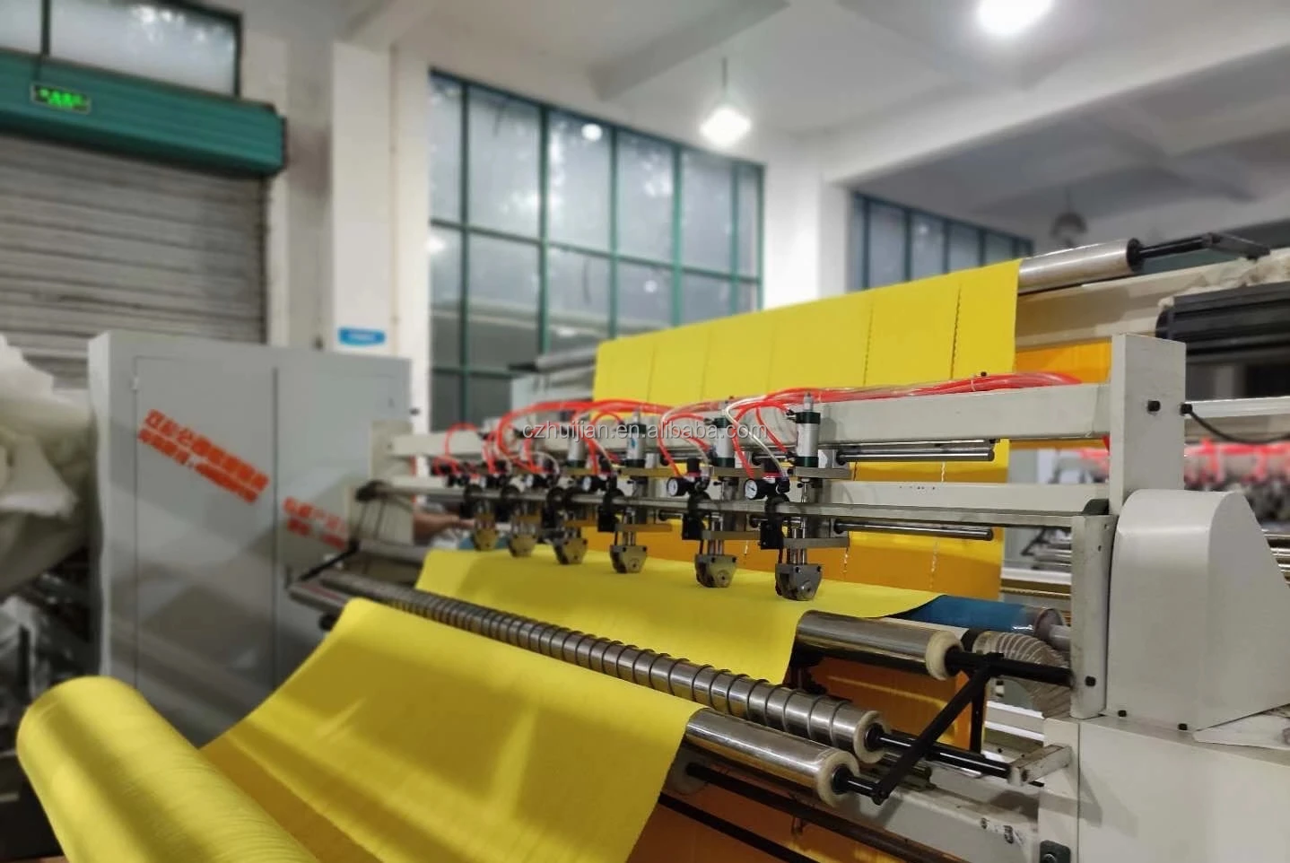 Automatic cleaning microfiber cloth slitting machine