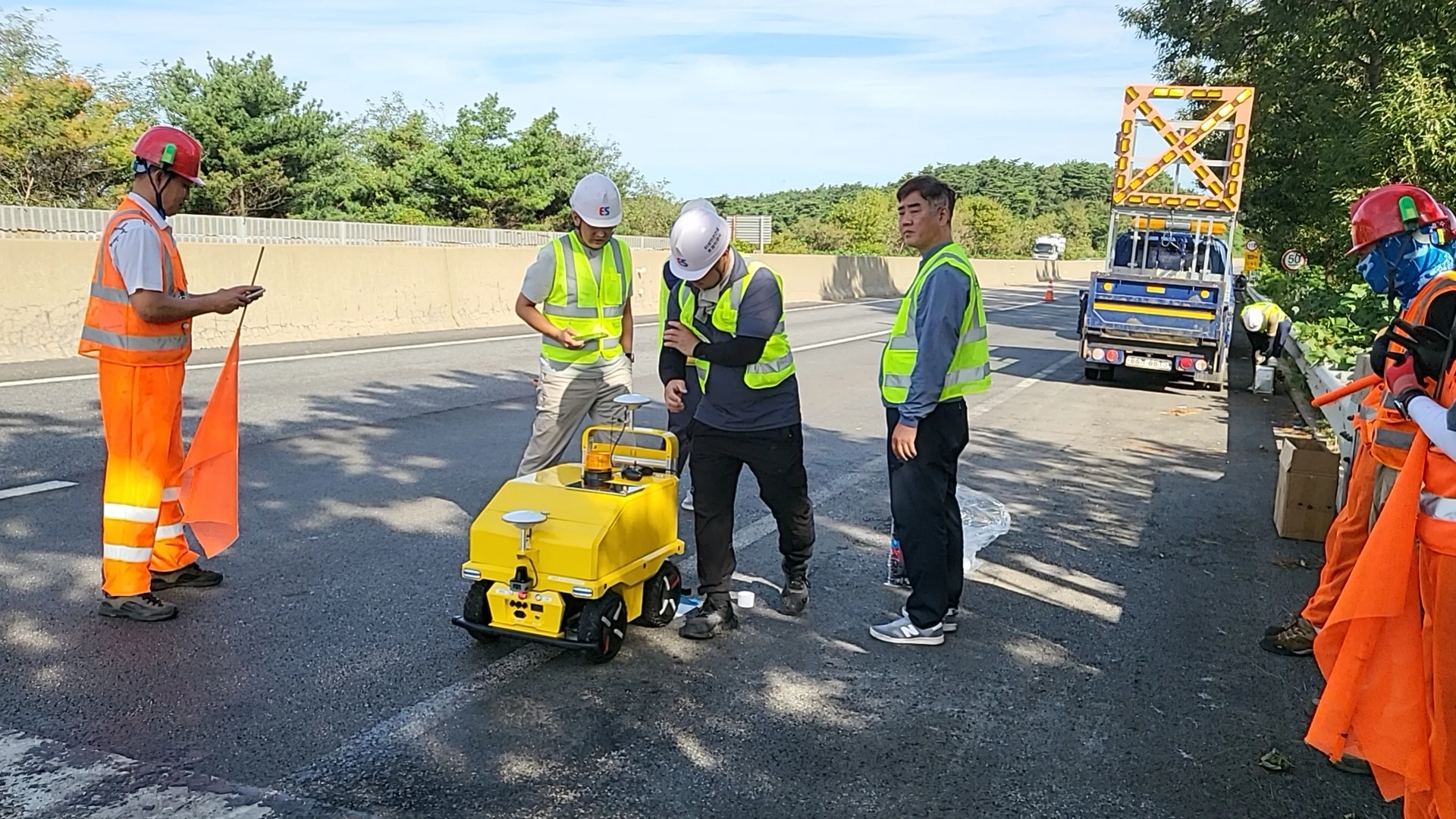 robot paint sprayer grass paint sprayer machine  football or soccer fields sprayer GPS mapping