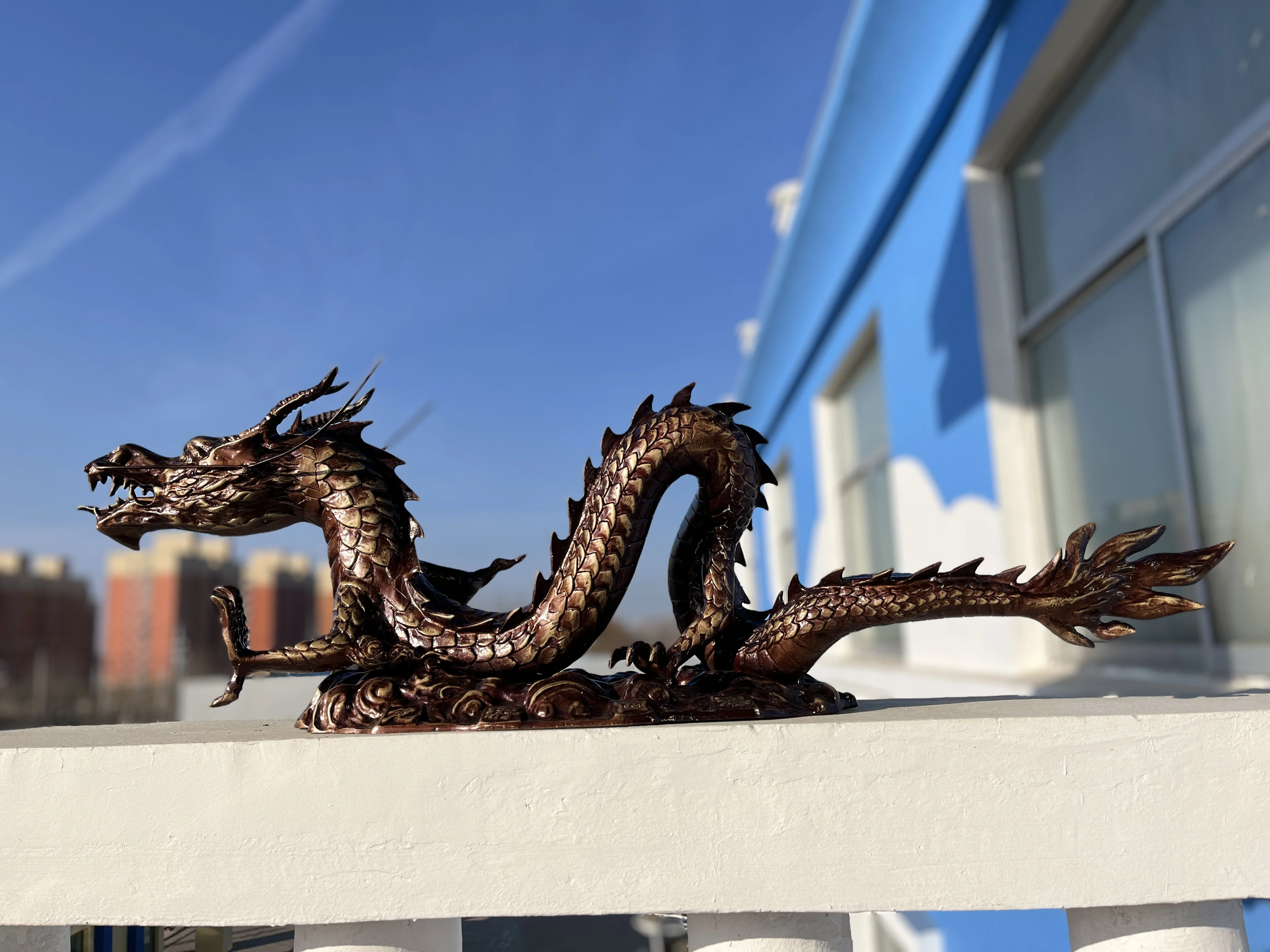 Dragon for outdoor and indoor cast aluminium home decoration