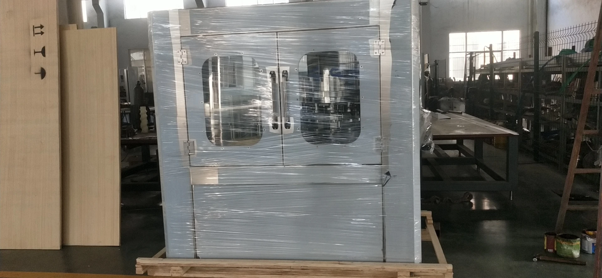  Автоматическая малая машина для розлива газированных