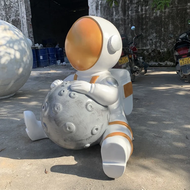 The fiberglass astronaut cartoon Outdoor welcoming decorative sculpture  Resin fiber human model Art Animal model