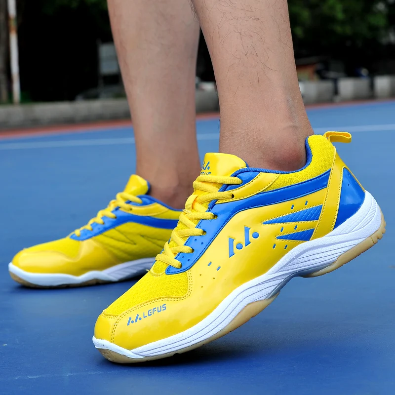 
stylish top grade sport shoes sneakers Badminton shoes 