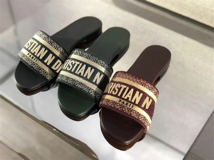 
2021 New Trendy Sandals Arrival Summer Ladies Beach Casual Anti-Slip Breathable Crystal Slides Fashion Design Jelly Sandals 