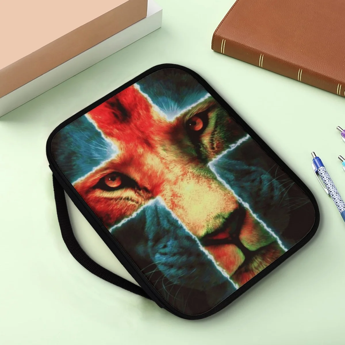 Wholesale fierce lion Custom name bag Reasonable Spatial Distribution One Side Custom Portable unisex church Bible handbag