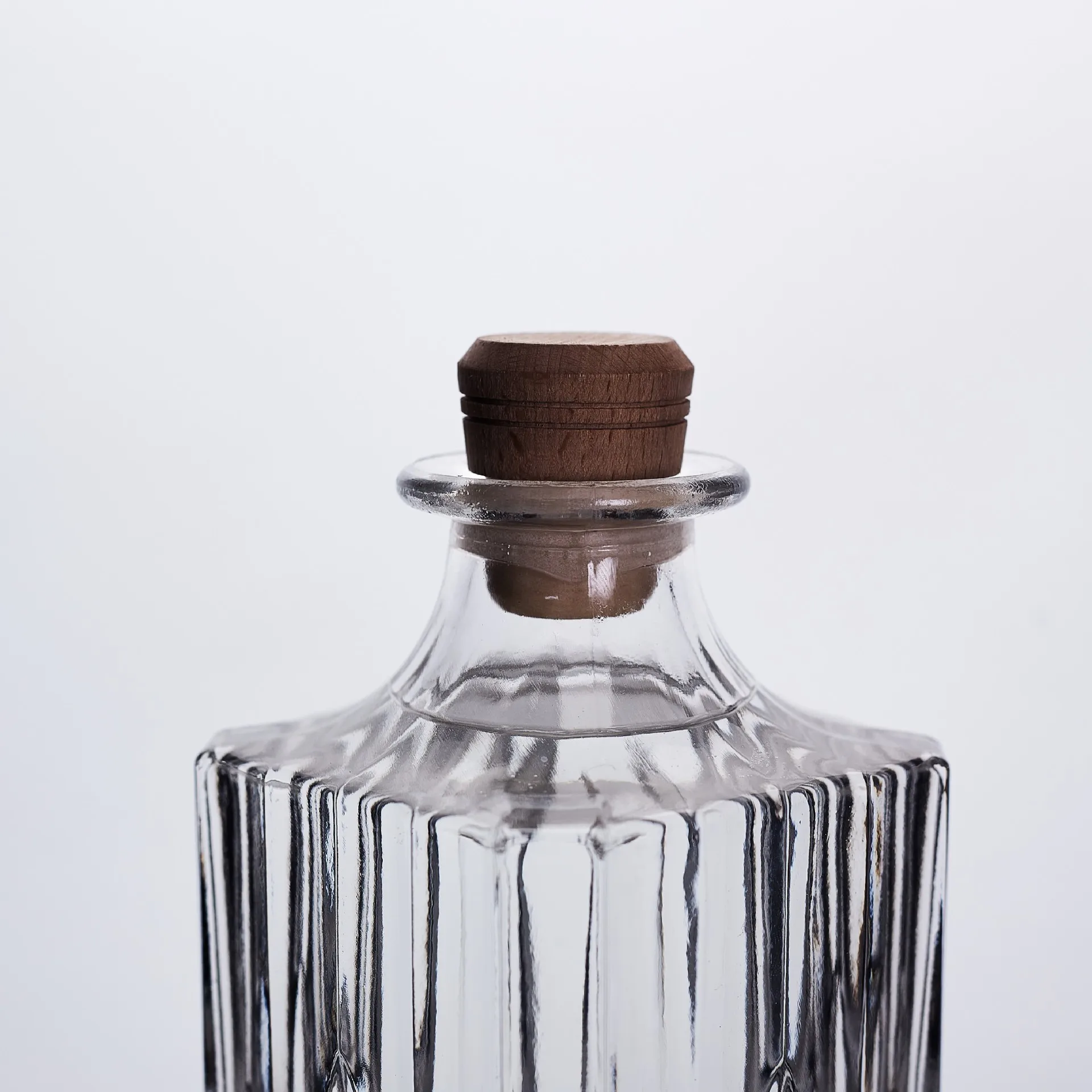 750 ml weight empty glass whisky wine bottle with glass stopper