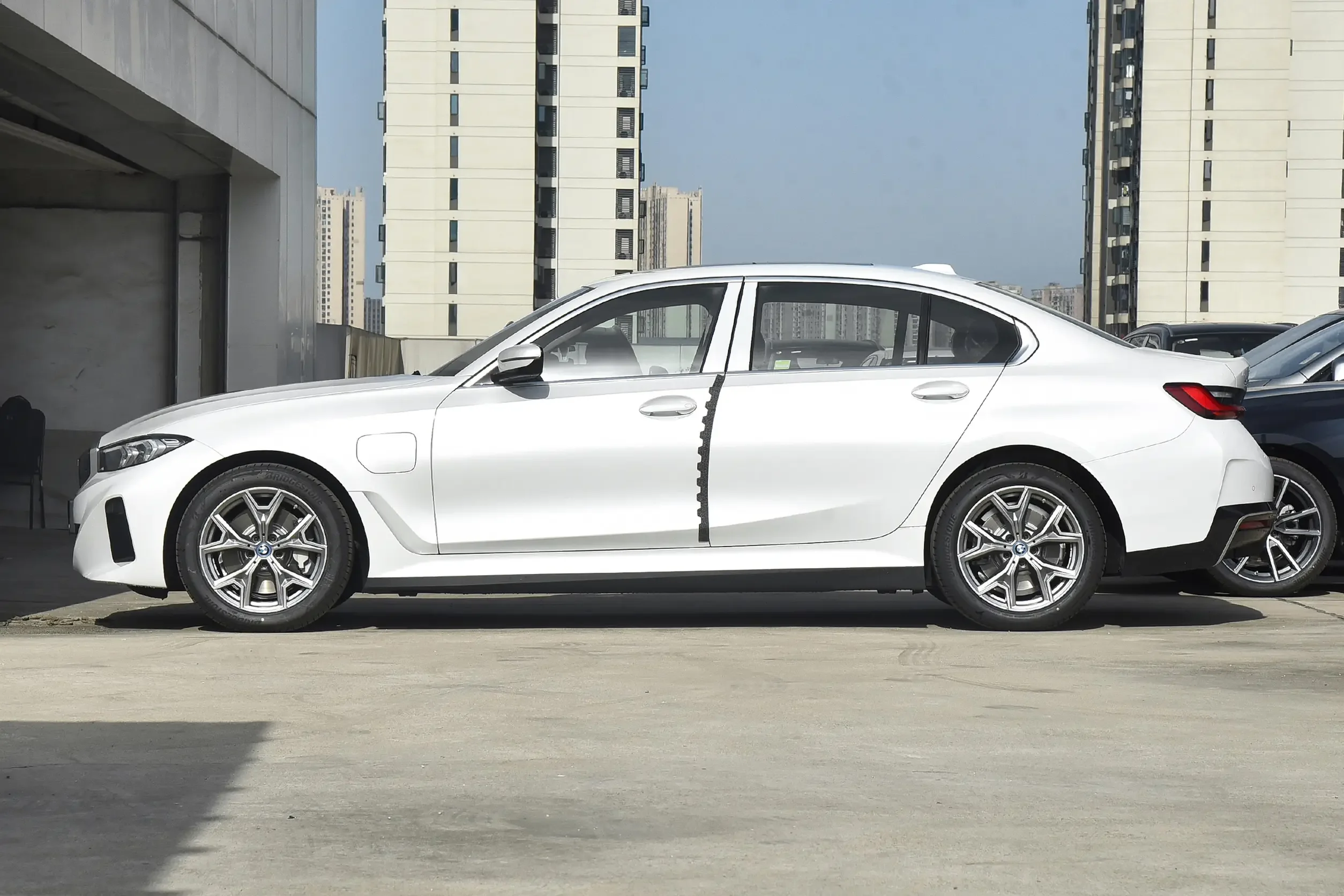 Good Performance Electric car 2024 for  i3 High Quality New Energy Car High-Speed 4-Door 5-Seat Electric Vehicle
