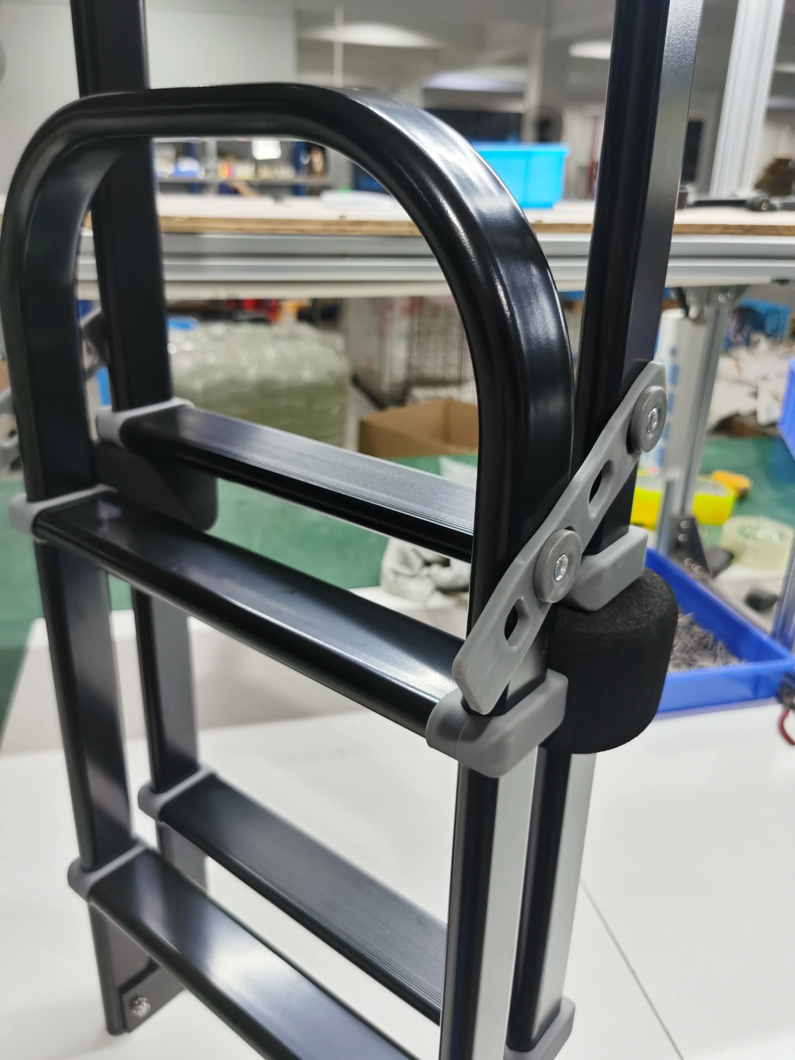 HEYRV High Quality RV Accessories Black kit Towing External Ladder Aluminum Alloy Ladder Caravan Car Folding Rear Ladder