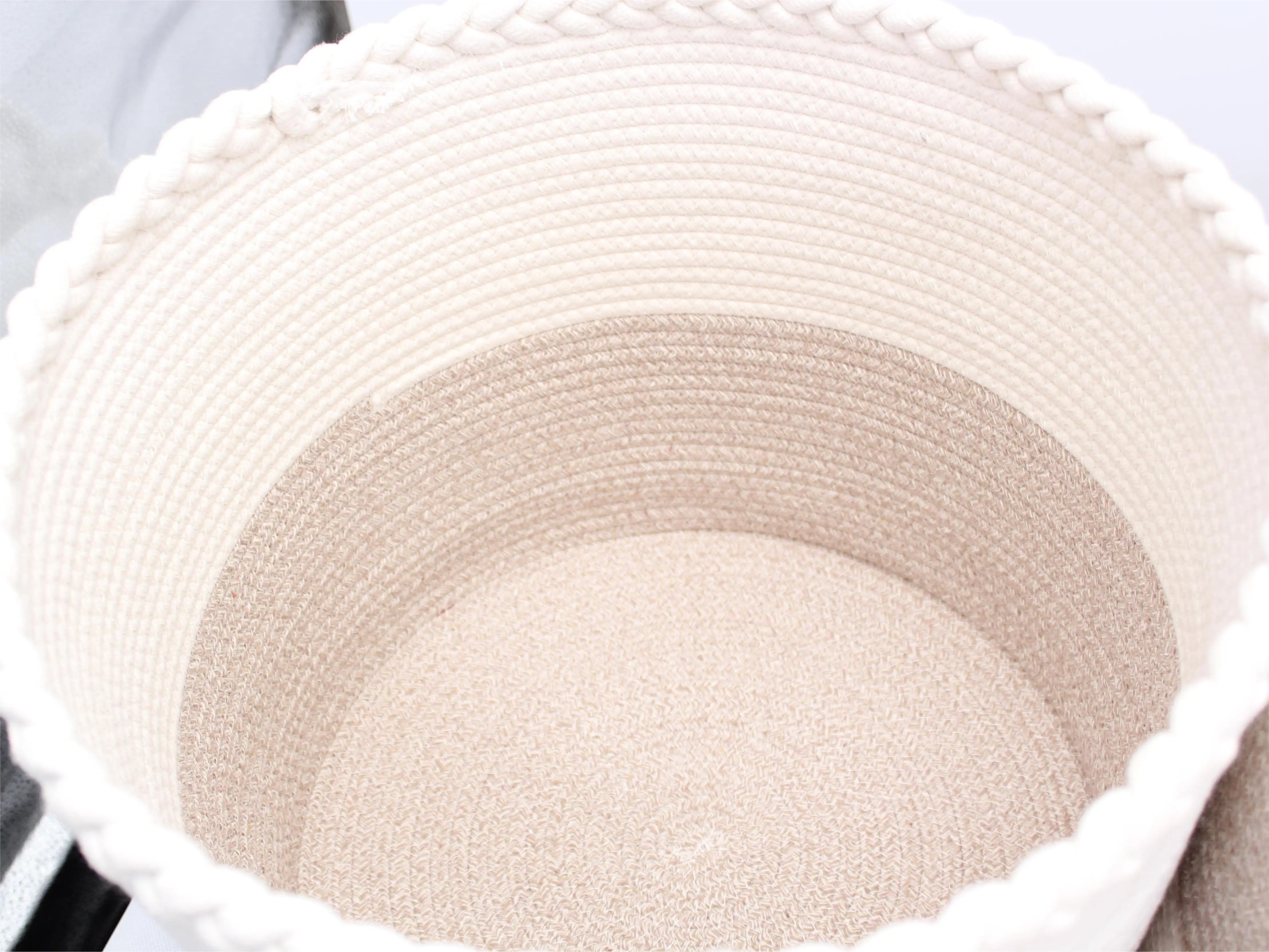 Large Weaving Cotton Rope Basket Handmade Woven Round Laundry Basket Blanket Nursery Woven Storage Bin