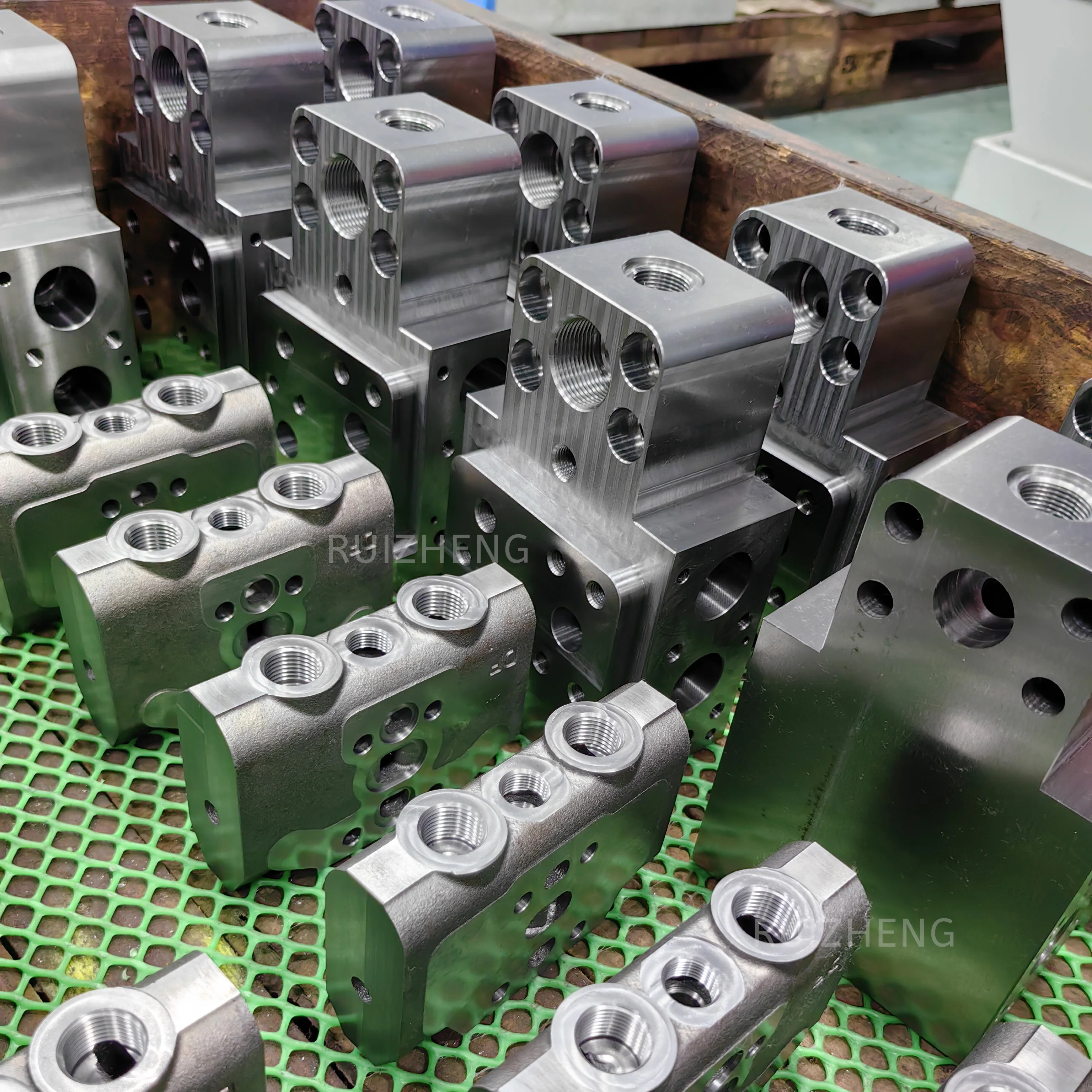 CNC machining High quality Customized oil blocks aluminum hydraulic manifold valve block for Automobile hydraulic system