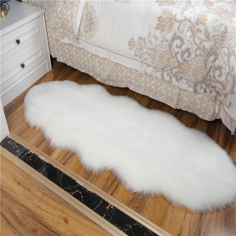 White double size faux sheepskin fur rug and carpet