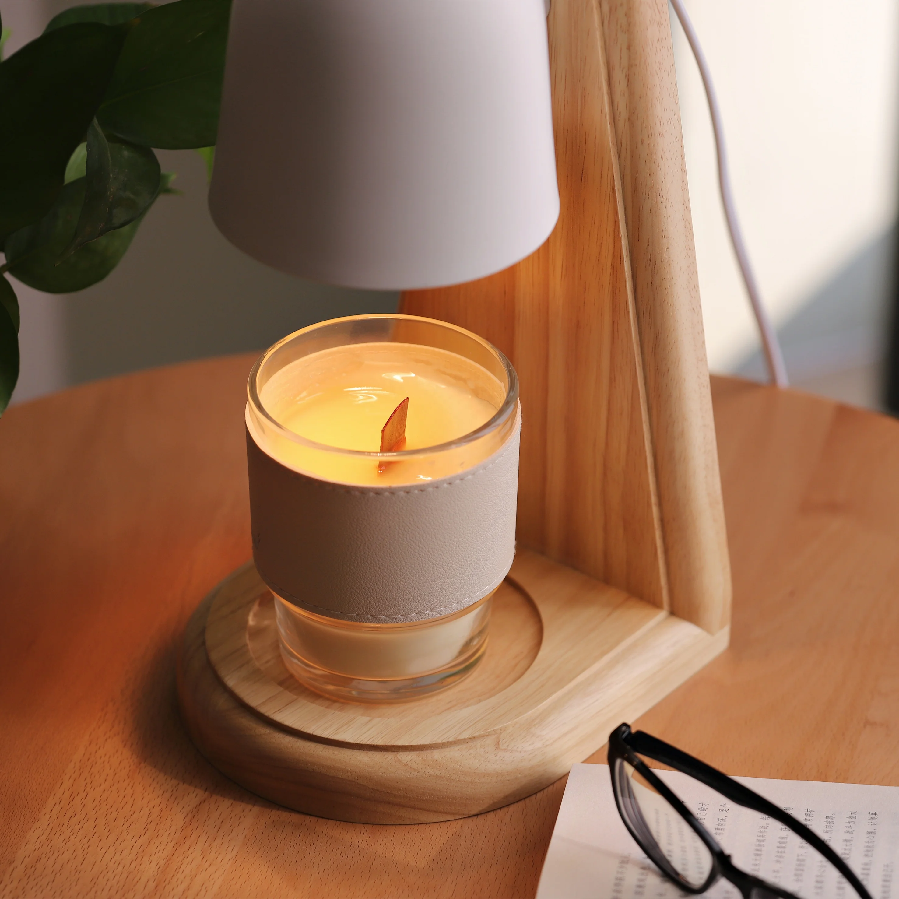 Modern and popular Style electric Candle Warmers With timer switch control 120V/220V hot-selling white lampshade incense burner