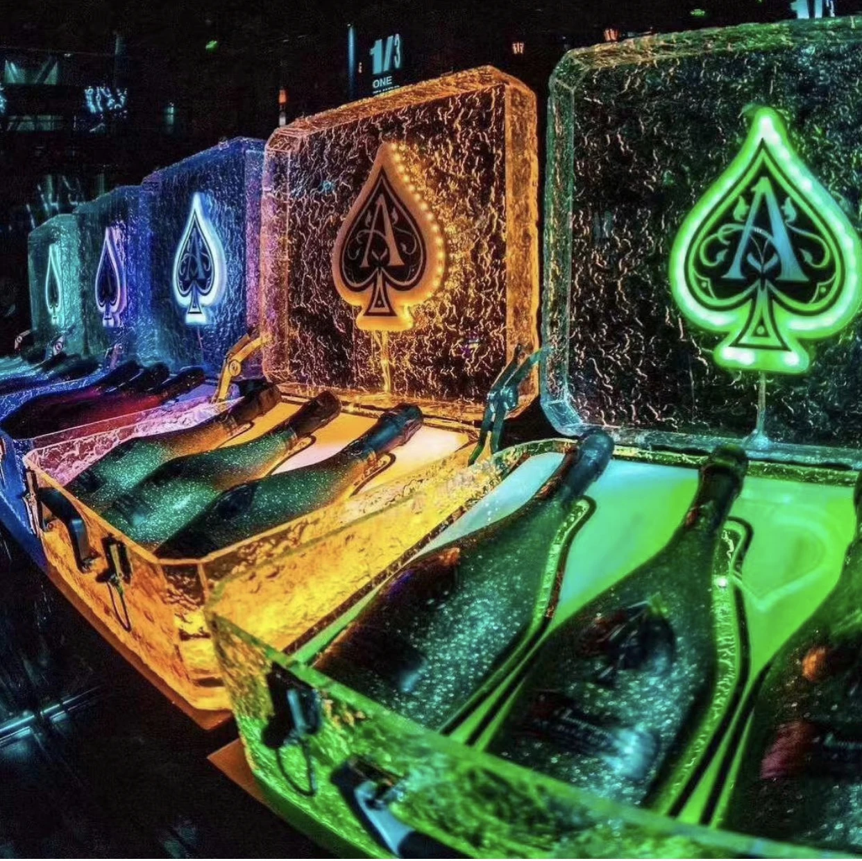 Rechargeable colorful  light Bar Bottles customized logo led light bottles display glorifier