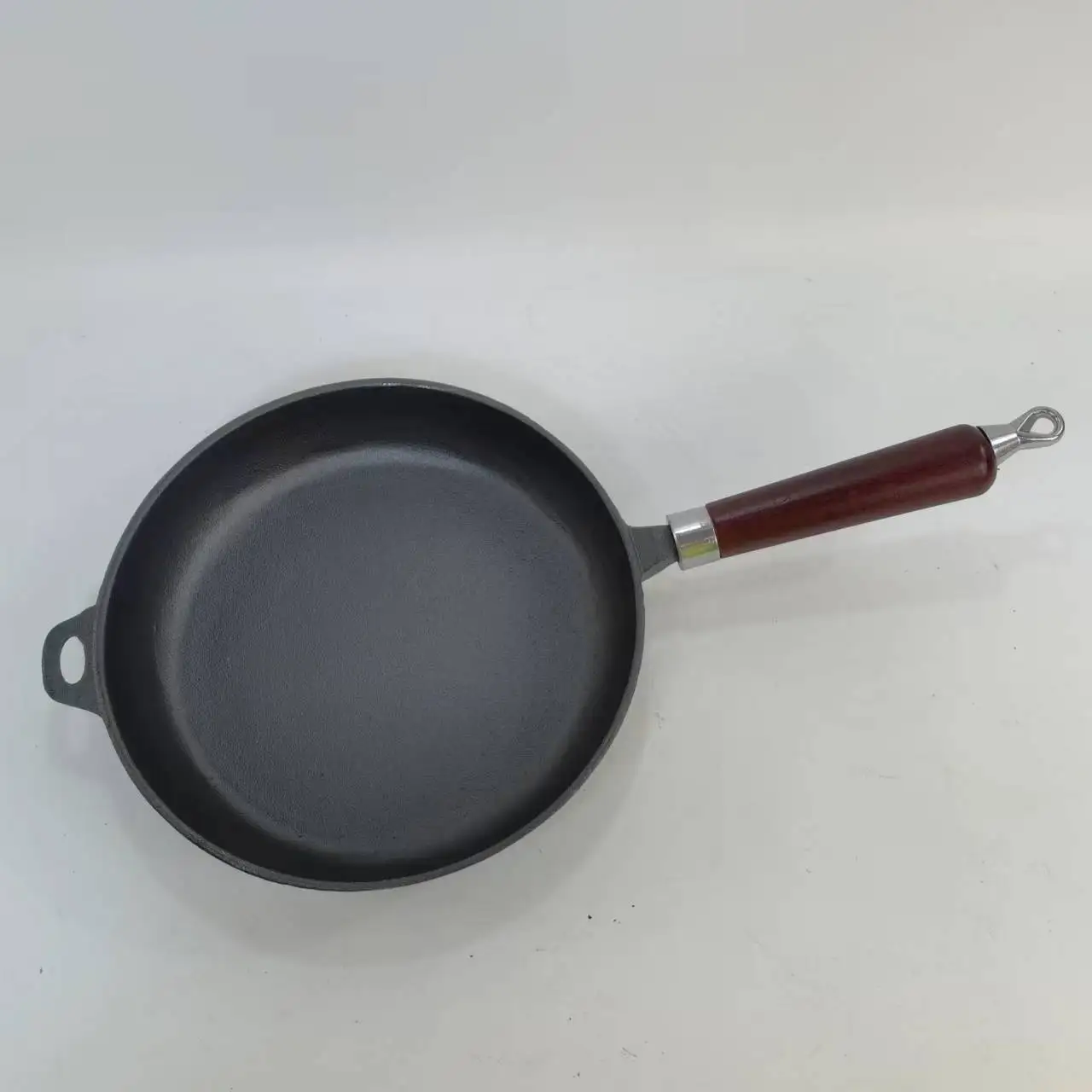 cast iron fry pan with lid