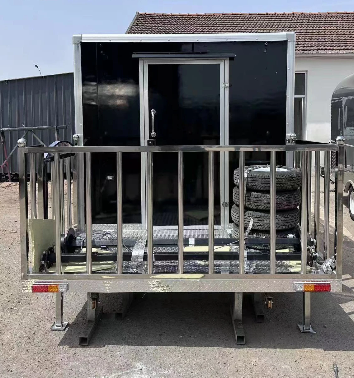 Custonewouble Decker Food Truck Mobile Catering Snack Bar Beer Bbq Food Trailer Aluminum Customized Mobile Restaurant Welded