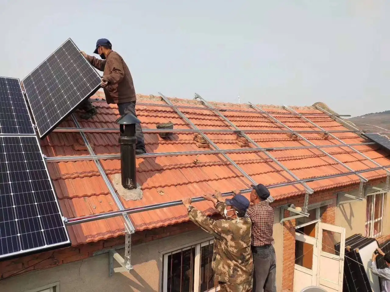 Заводская поставка монокристаллические модули PV Jinko дешевая цена 450 Вт 144 моноэлементная солнечная панель для солнечной