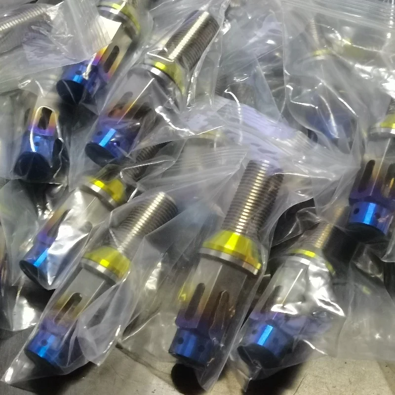 High quality automotive Gr5 m14 14x1.5 anti theft titanium wheel lug bolts for BMW racing car