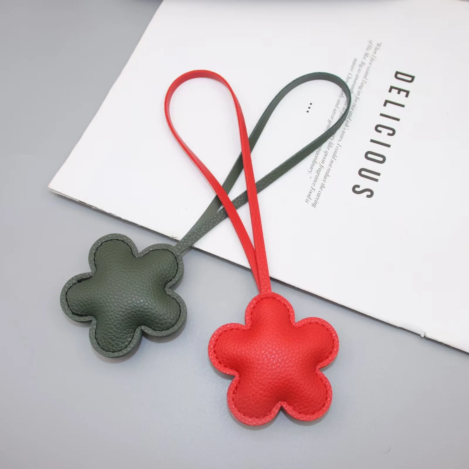 Colorful PU Leather Flower Leather Tags Embossesd Hang Bag Pendant Key RIng Accessories Ornament Wristlet Bag Charms