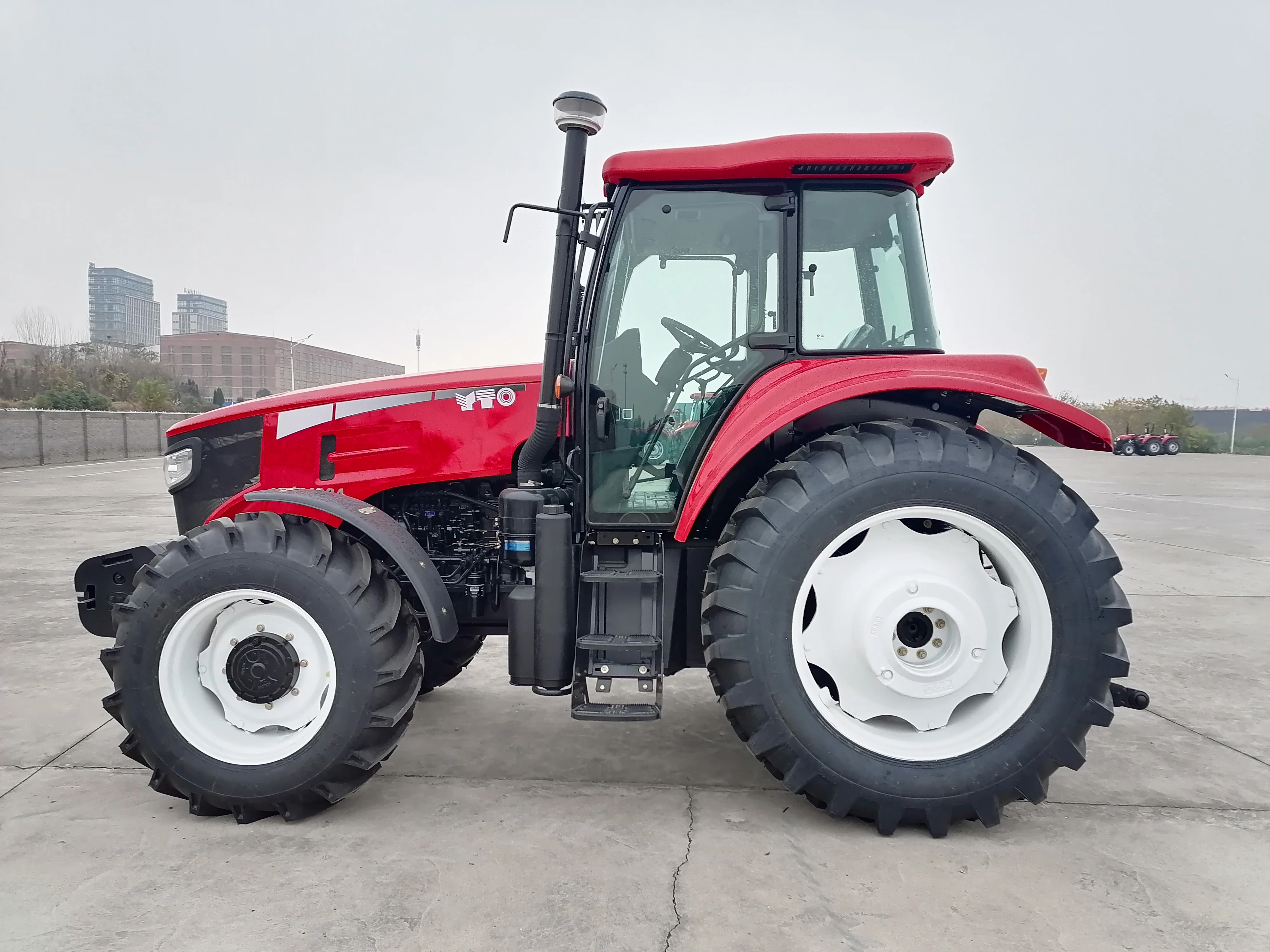 Chinese brand farm tractor YTO 120HP 4WD agricultural equipment with factory price