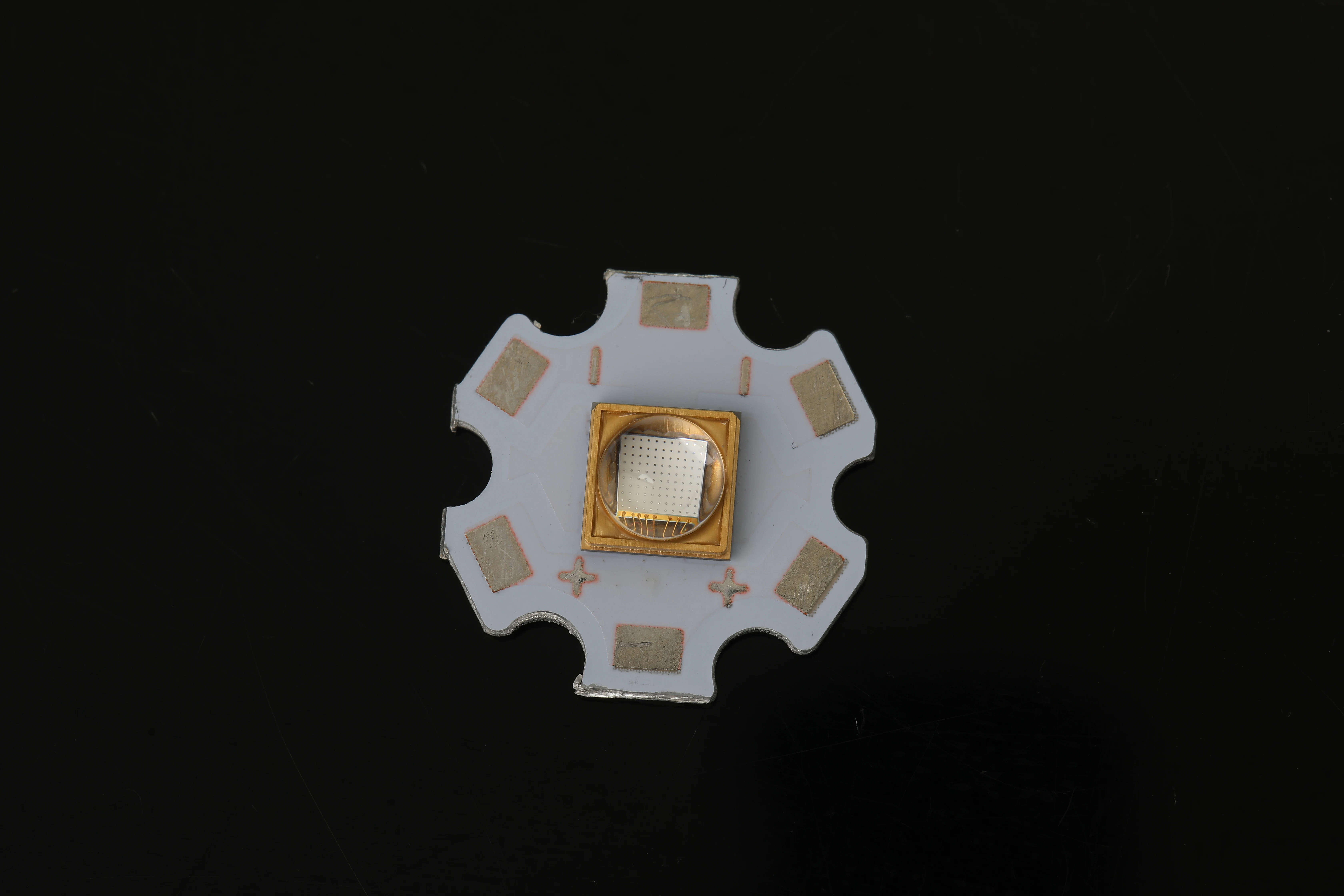 Цена по прейскуранту завода-изготовителя высокой мощности UVA 365NM 6868 SMD светодиод светодиодные Чип китайский резинковый шланг высокого качества AIN6868 365nm UV леча на возраст от