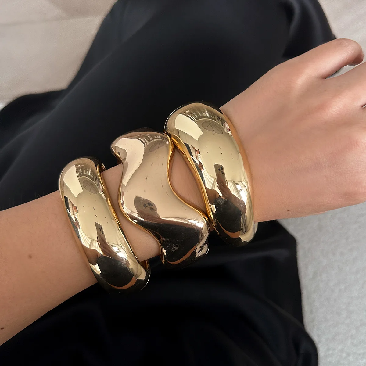 New Punk Gold Smooth Exaggeration Bangle  Geometric Feather Big Circle Bracelet For Women Jewelry
