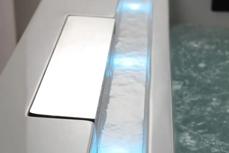 big whirlpool bathtub with jaccu