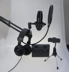 Factory direct sales 2021 new 8 channel headset with microphone wireless microphone