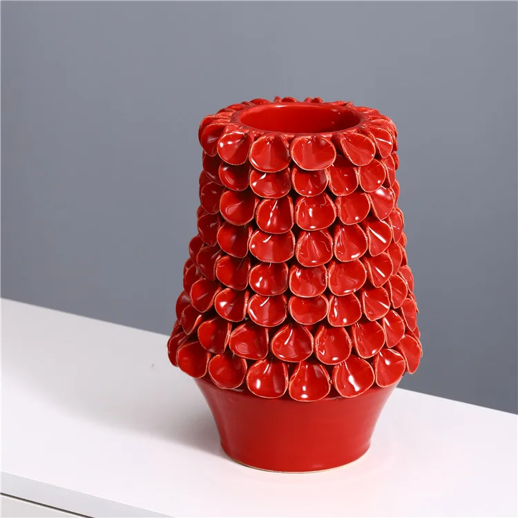 Керамическая ваза для цветов ручной работы с уникальным дизайном