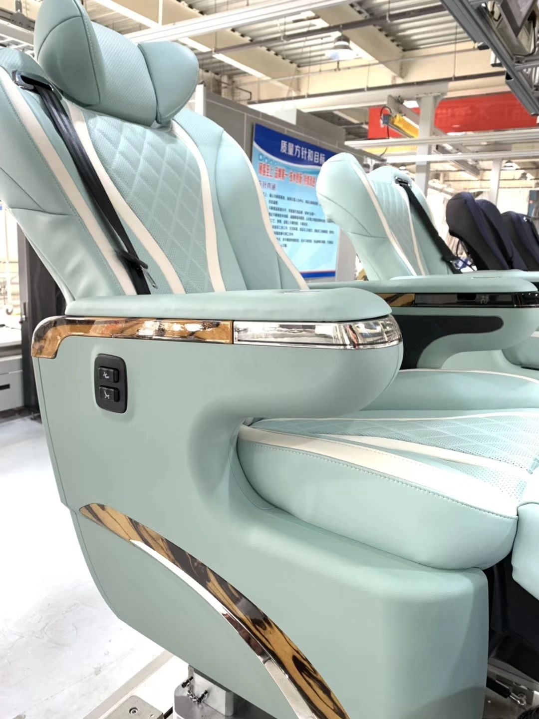 2020 кожа из микрофибры под заказ задние складные автомобильные кресла VIP recaro