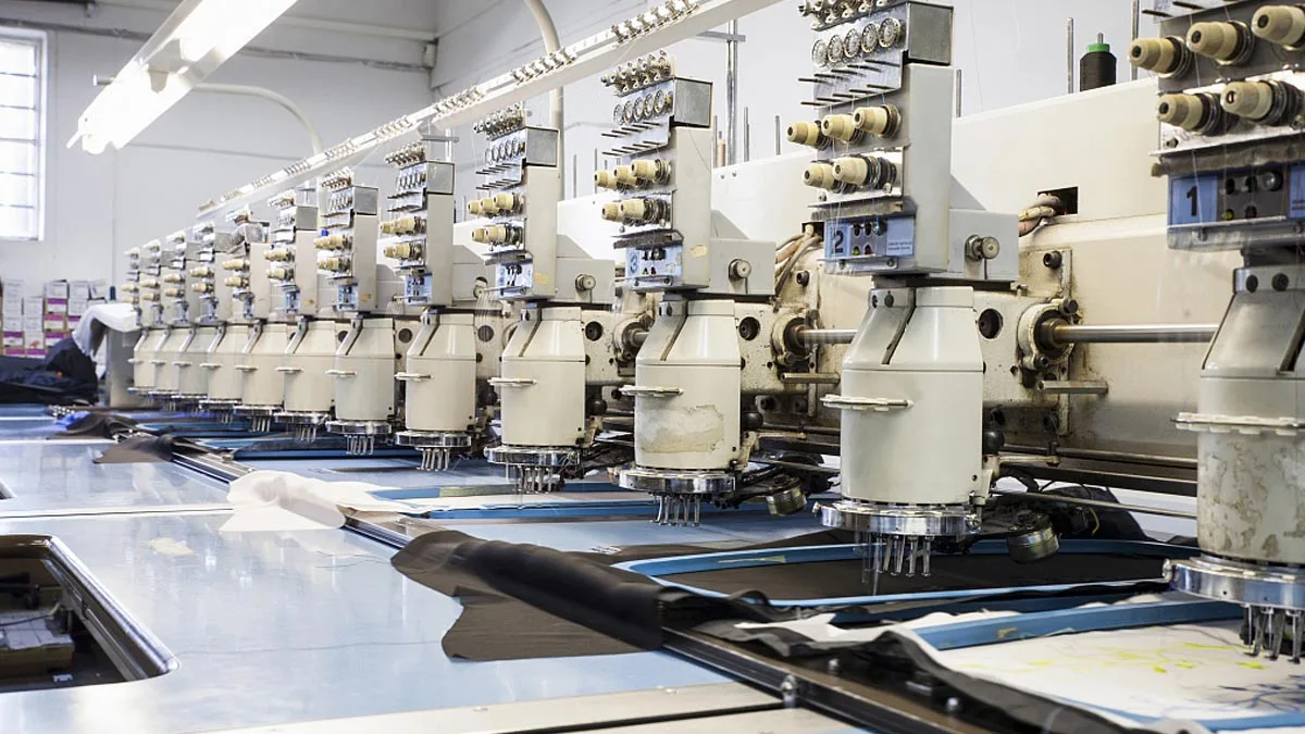 LULUSEN New Design Mens Streetwear Quilted Cropped Puffer Coat Trap Vibe Star Puffer Jacket with Hood