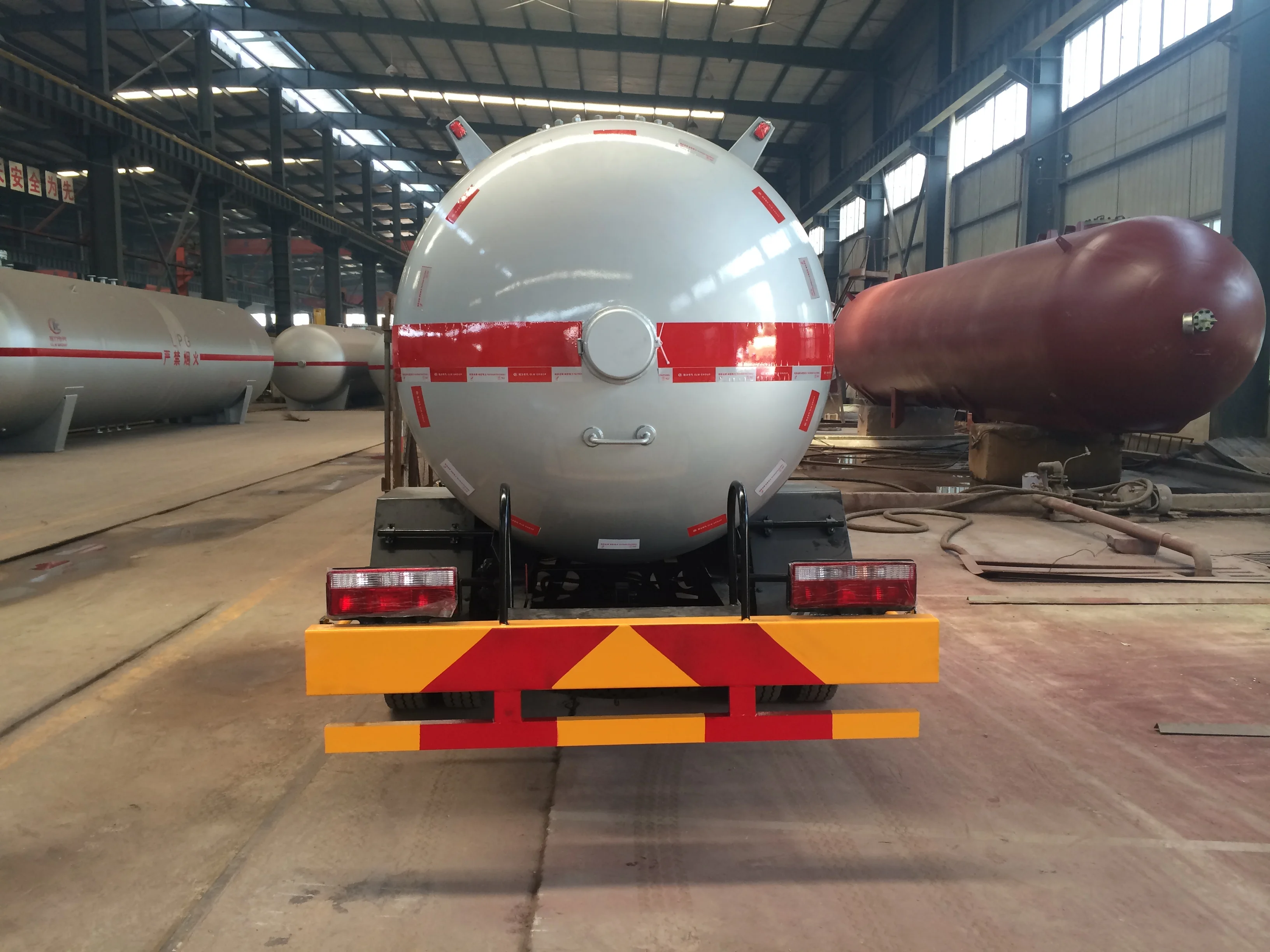 Factory Price Gas Truck 4*2 LHD/RHD 5-8cbm lpg Fuel Dispensing Gasoline Storage Tank
